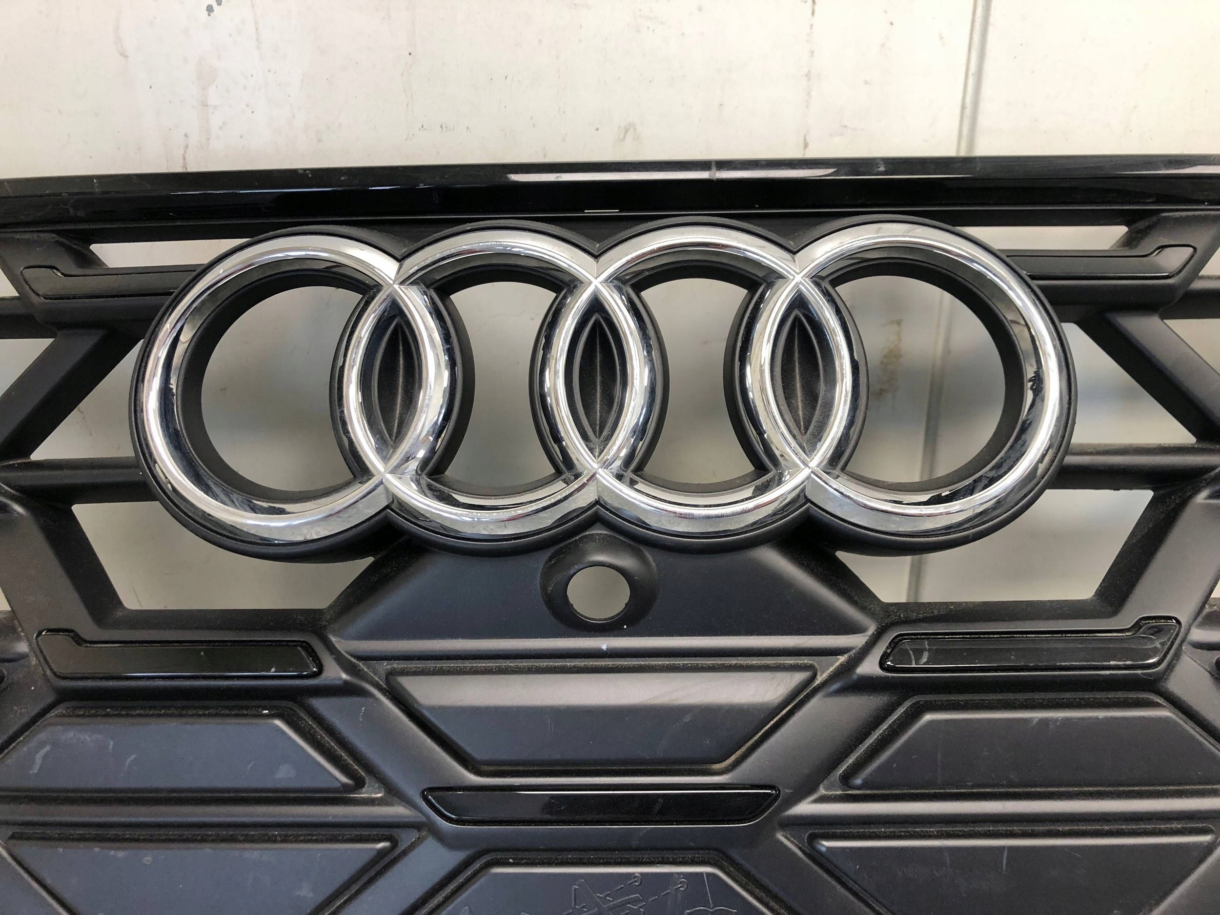 Grill Grill AUDI A7 C8 S-LINE SHADOW LINE 4K8853651N