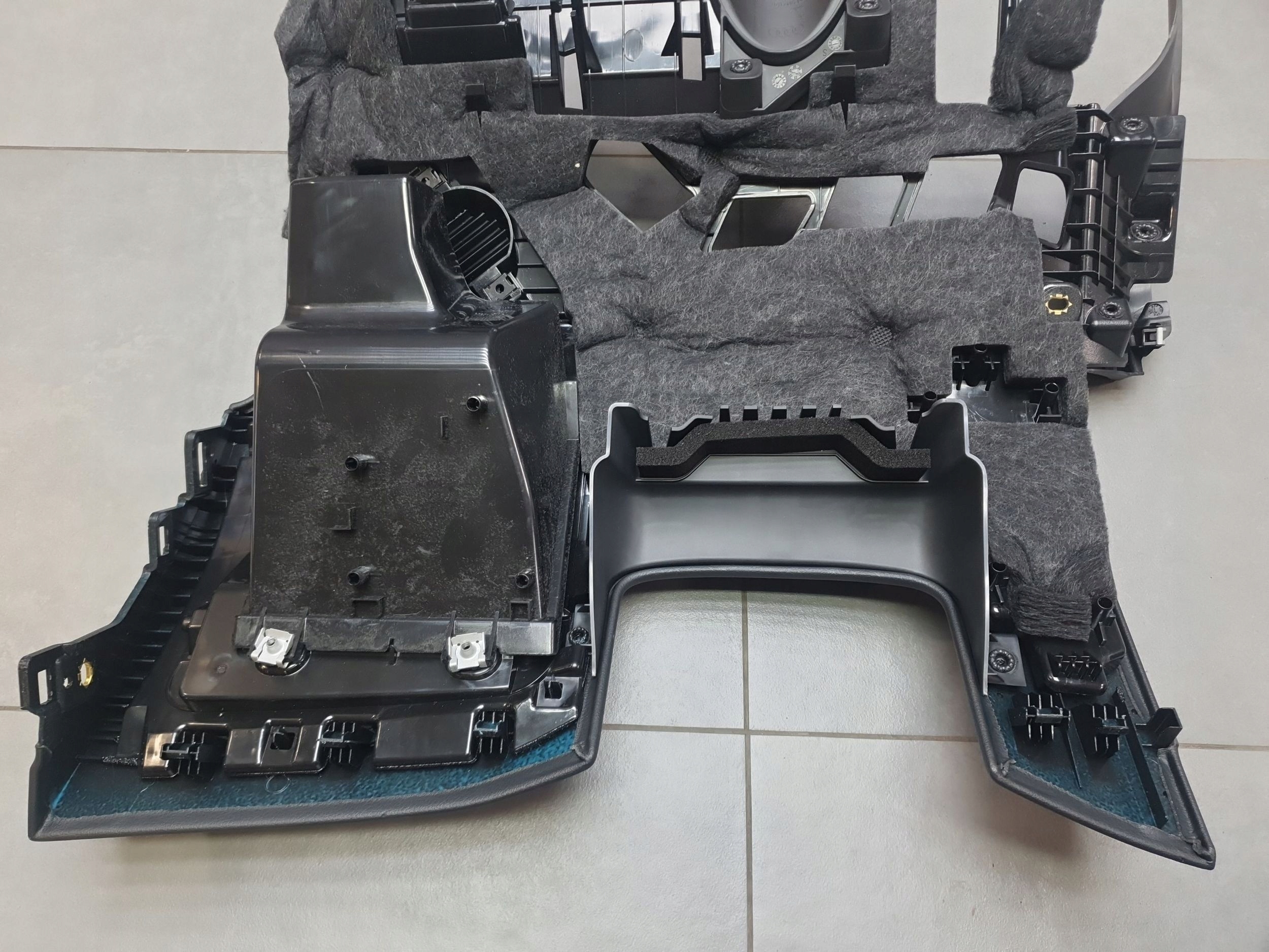 Audi Q8 passenger compartment below steering wheel, 4M8863075D