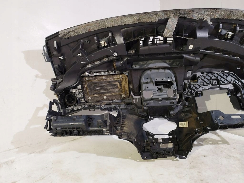 Ford Fiesta MK7 dashboard instrument panel console EU