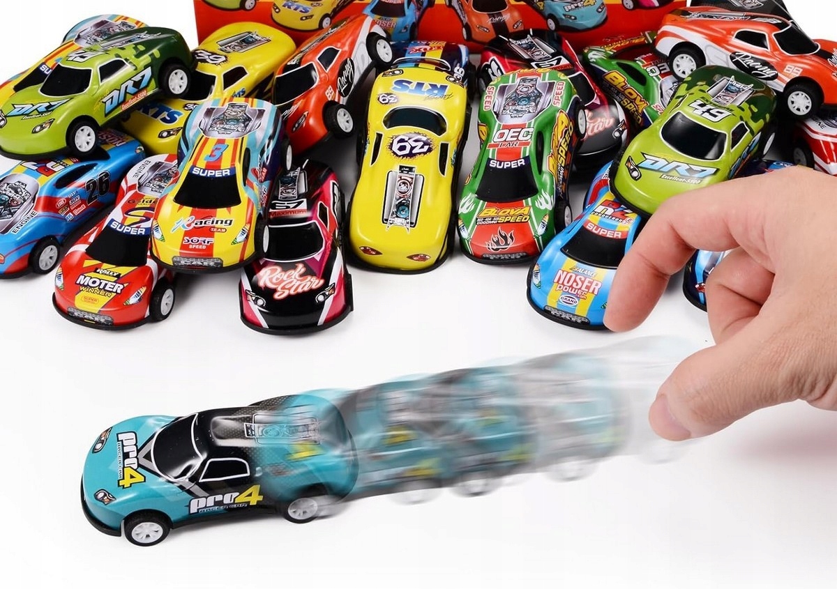 DUŻY ZESTAW SAMOCHODÓW METALOWE RESORAKI Autka AUTKO Z NAPĘDEM + Akcesoria Wiek dziecka 3 lata +