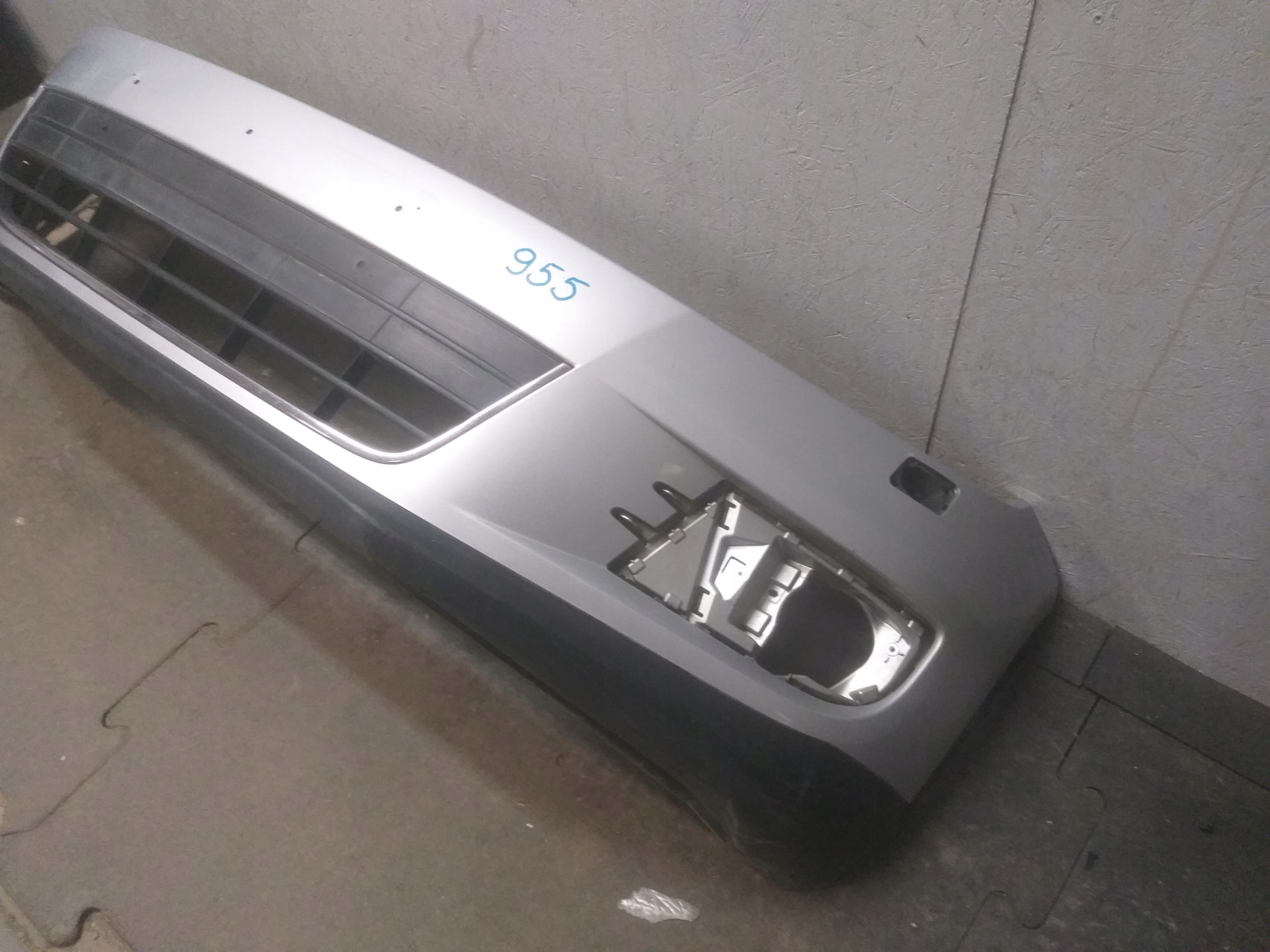 bumper front VW TIGUAN and 1 LIFT 10-14 5N0