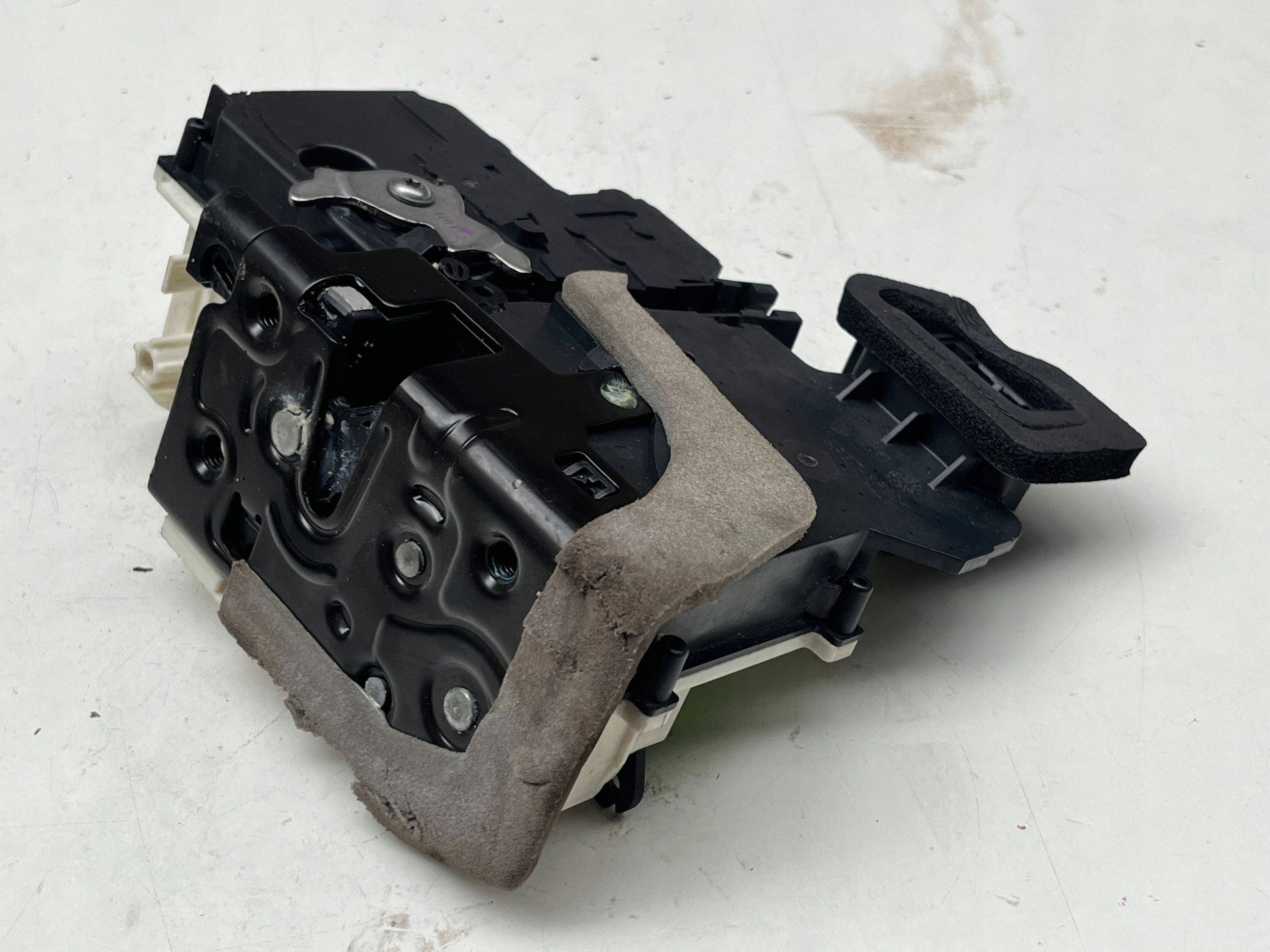 AUDI A6 C8 lock door right rear part 4K0839016Q @M