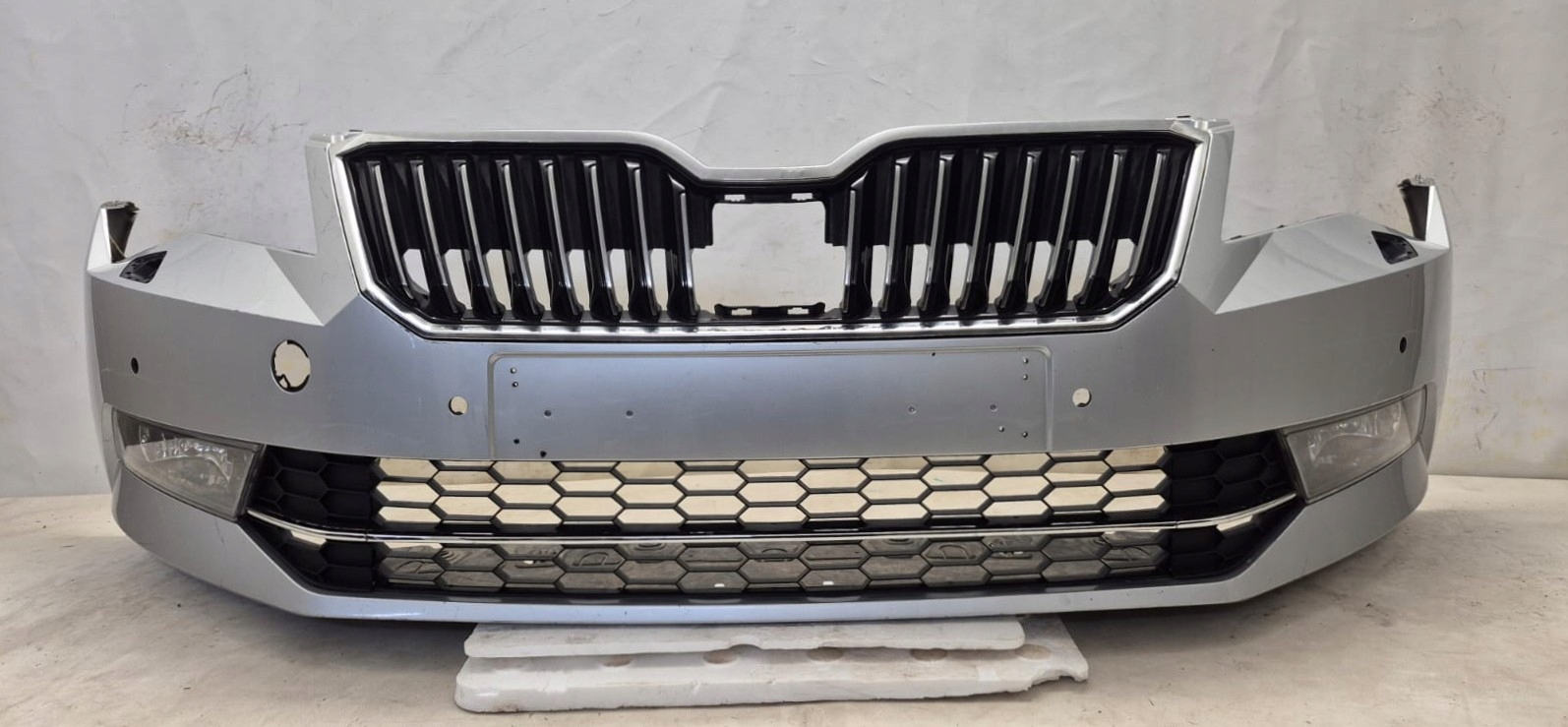 SKODA SUPERB III 3V0 15-19 bumper front front SPR PDC 3V0807221