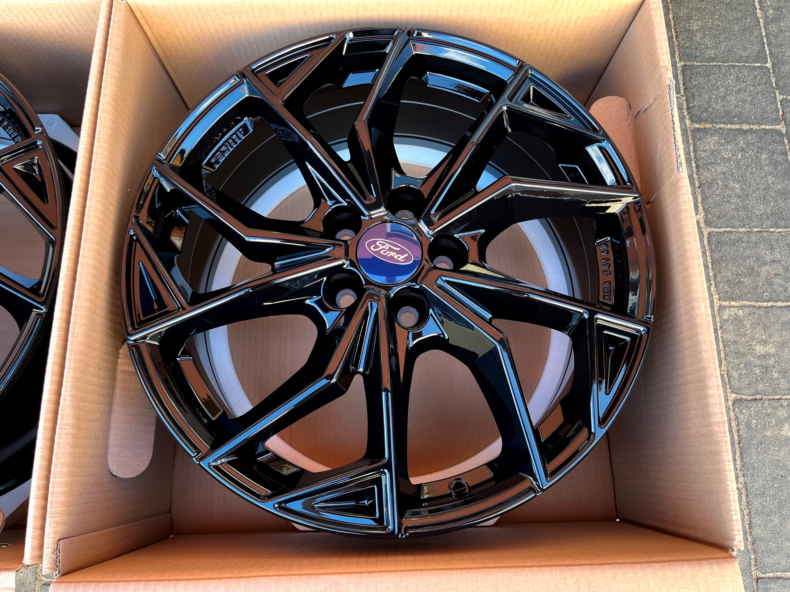 FORD MONDEO FELGI ALUMINIOWE 18 ALUTEC Model ADX2