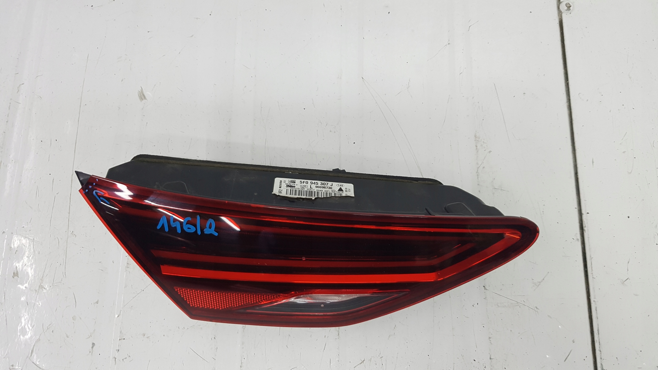 SEAT LEON III LAMPA TYŁ LEWA W KLAPĘ EU Typ samochodu Samochody osobowe