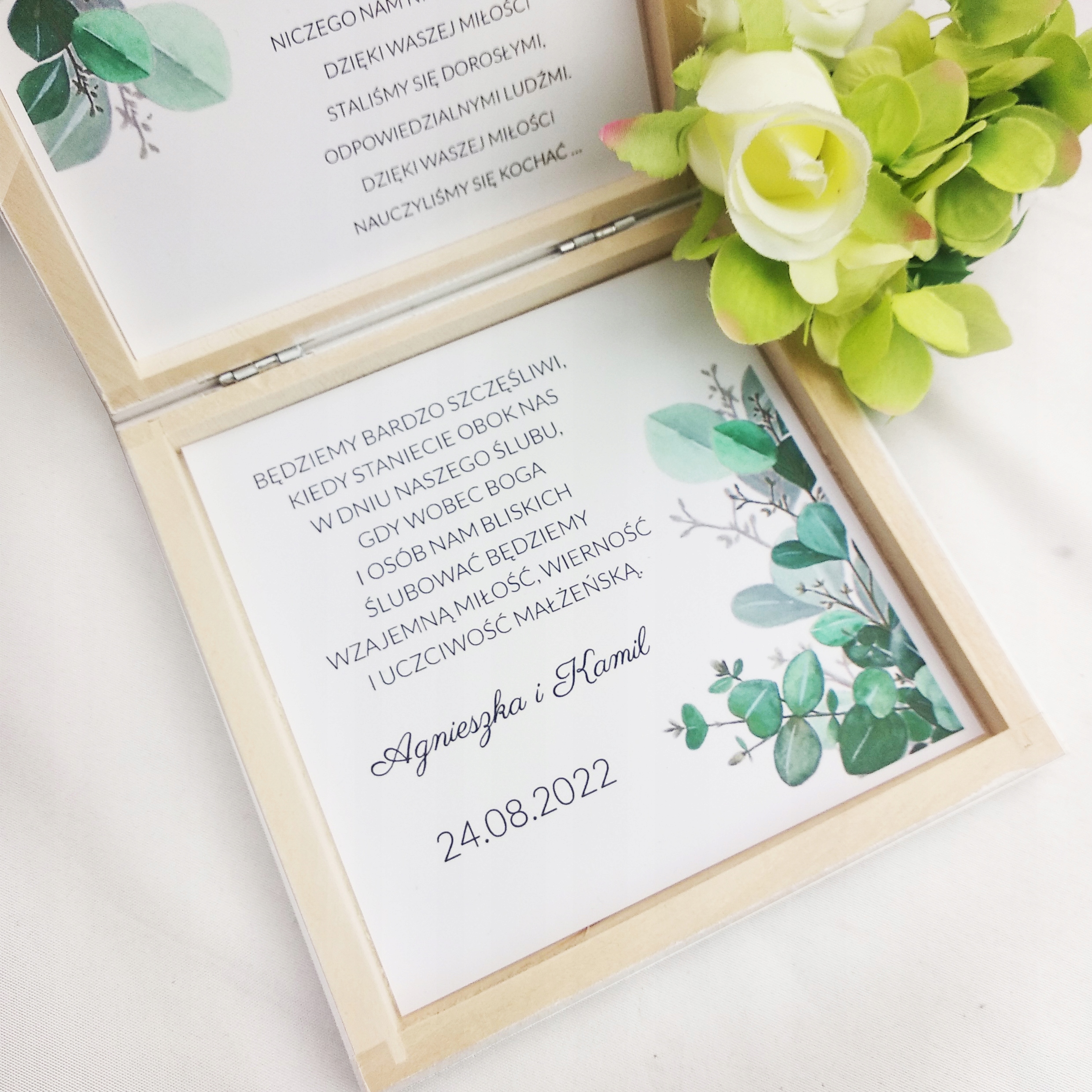 PUDEŁKO DREWNIANE PROŚBA ZAPROSZENIE DLA RODZICÓW EUKALIPTUS NA ŚLUB Y3 Kolor dominujący zielony