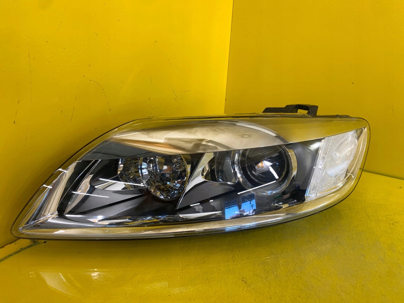 light left front AUDI Q7 XENON 05- 4L0941029M