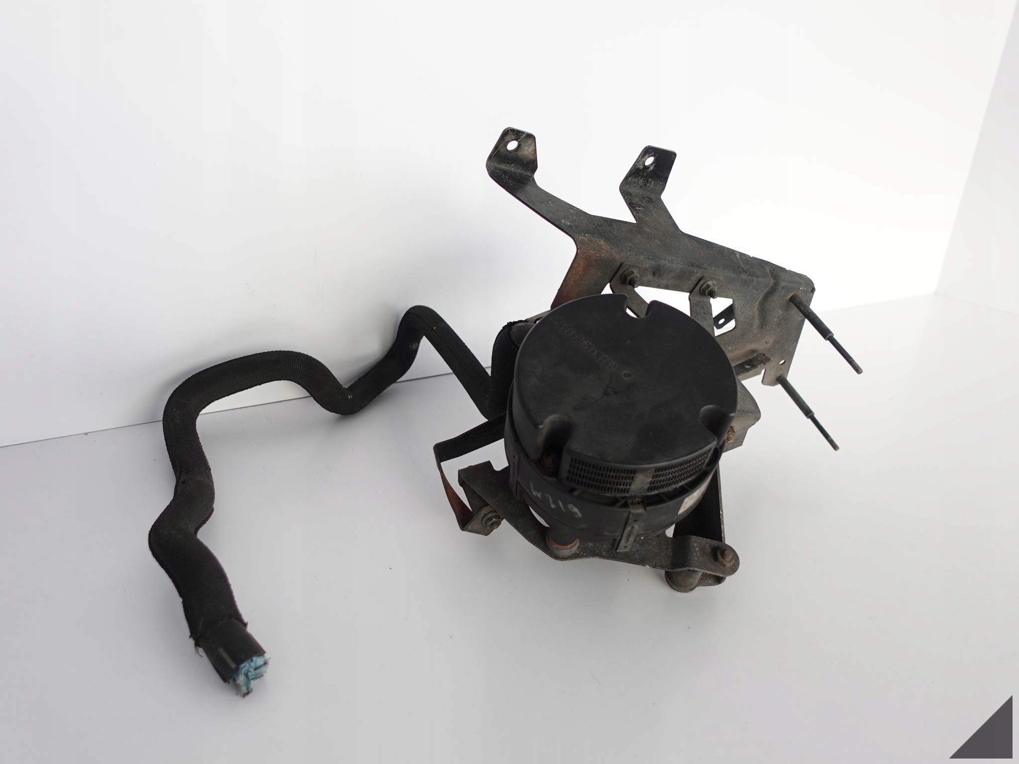 MERCEDES CLS C219 W211 63 AMG holder+pump
