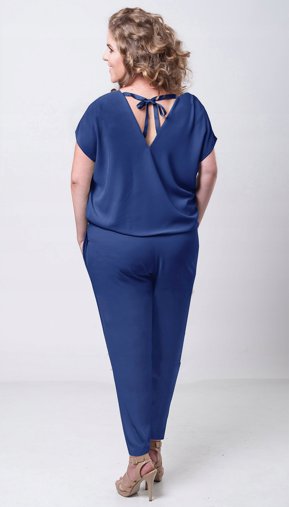 Wyszczuplający ELEGANCKI kombinezon PLUS SIZE tuszujący talię 54 7XL Rodzaj nogawki prosta