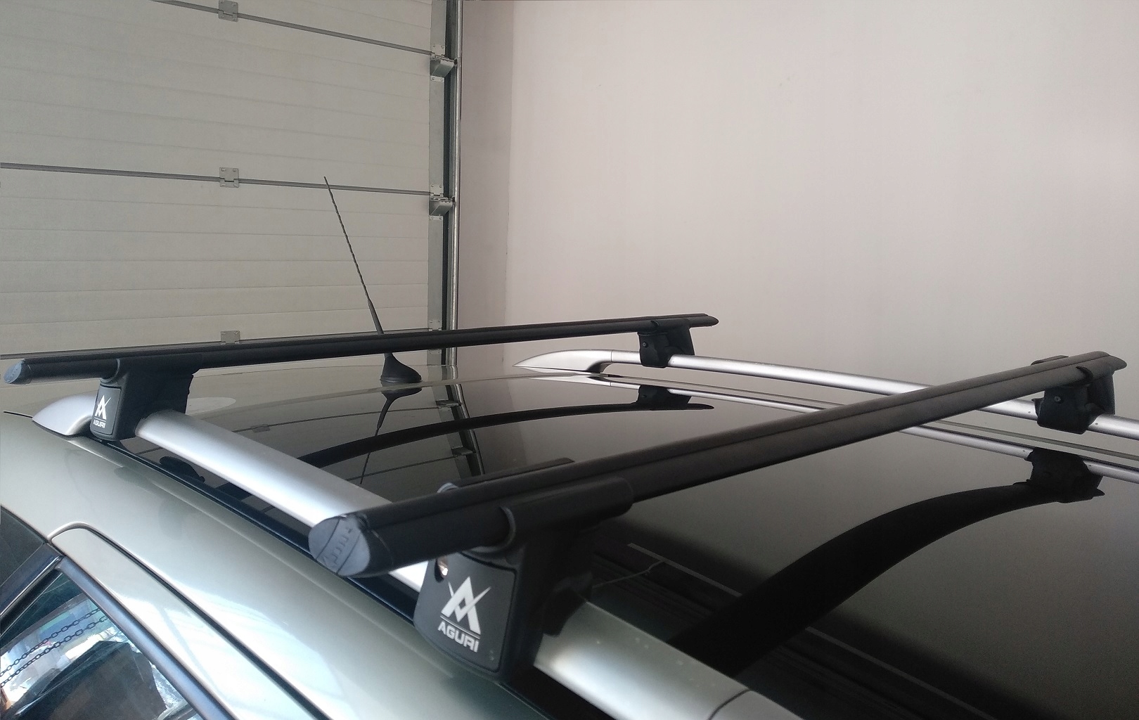 BAGAŻNIK DACHOWY BELKI NA RELINGI KLASYCZNE AGURI RUNNER II R2 CZARNY 135 Kolor czarny