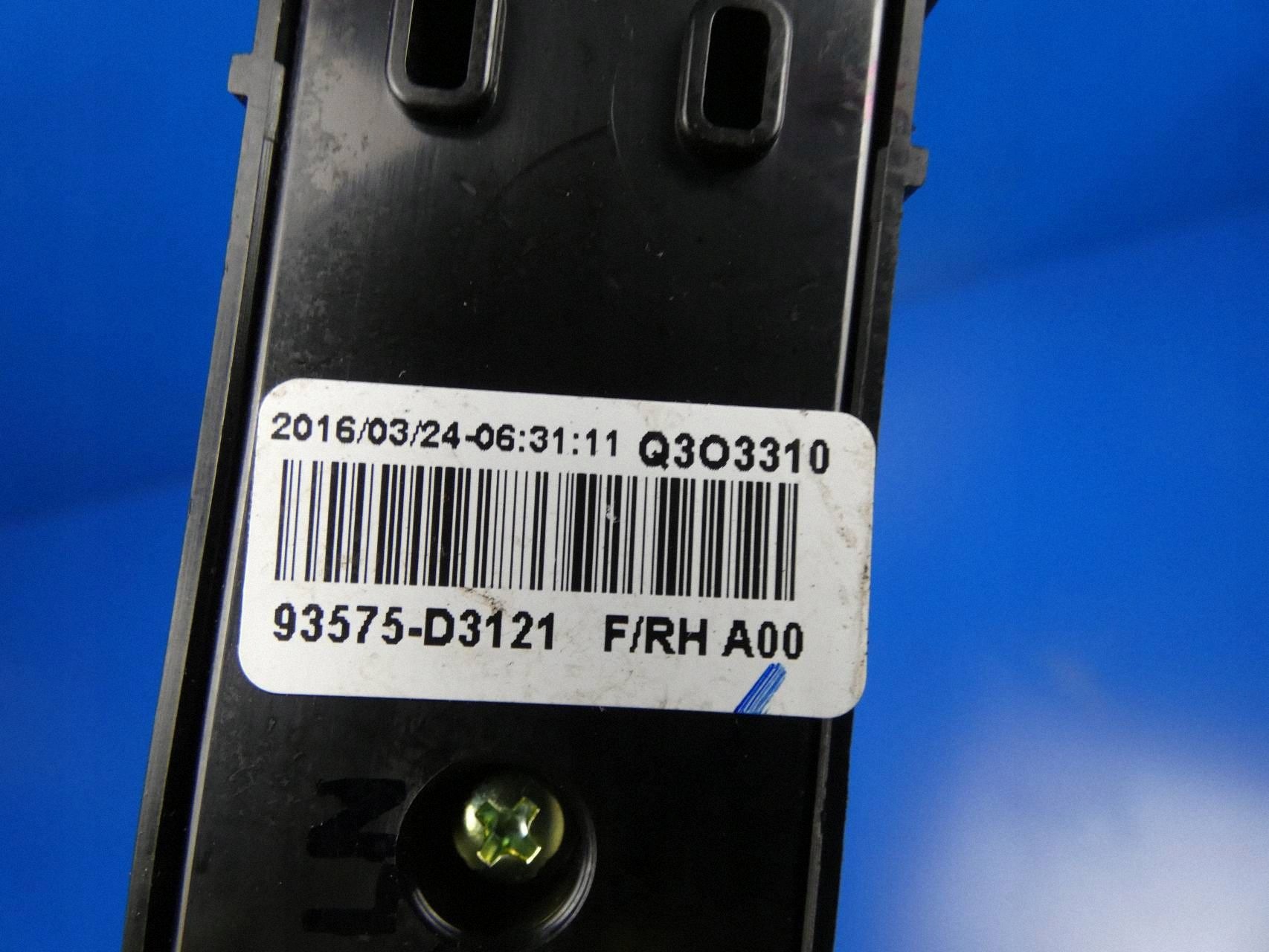 HYUNDAI TUCSON III switch windows right front