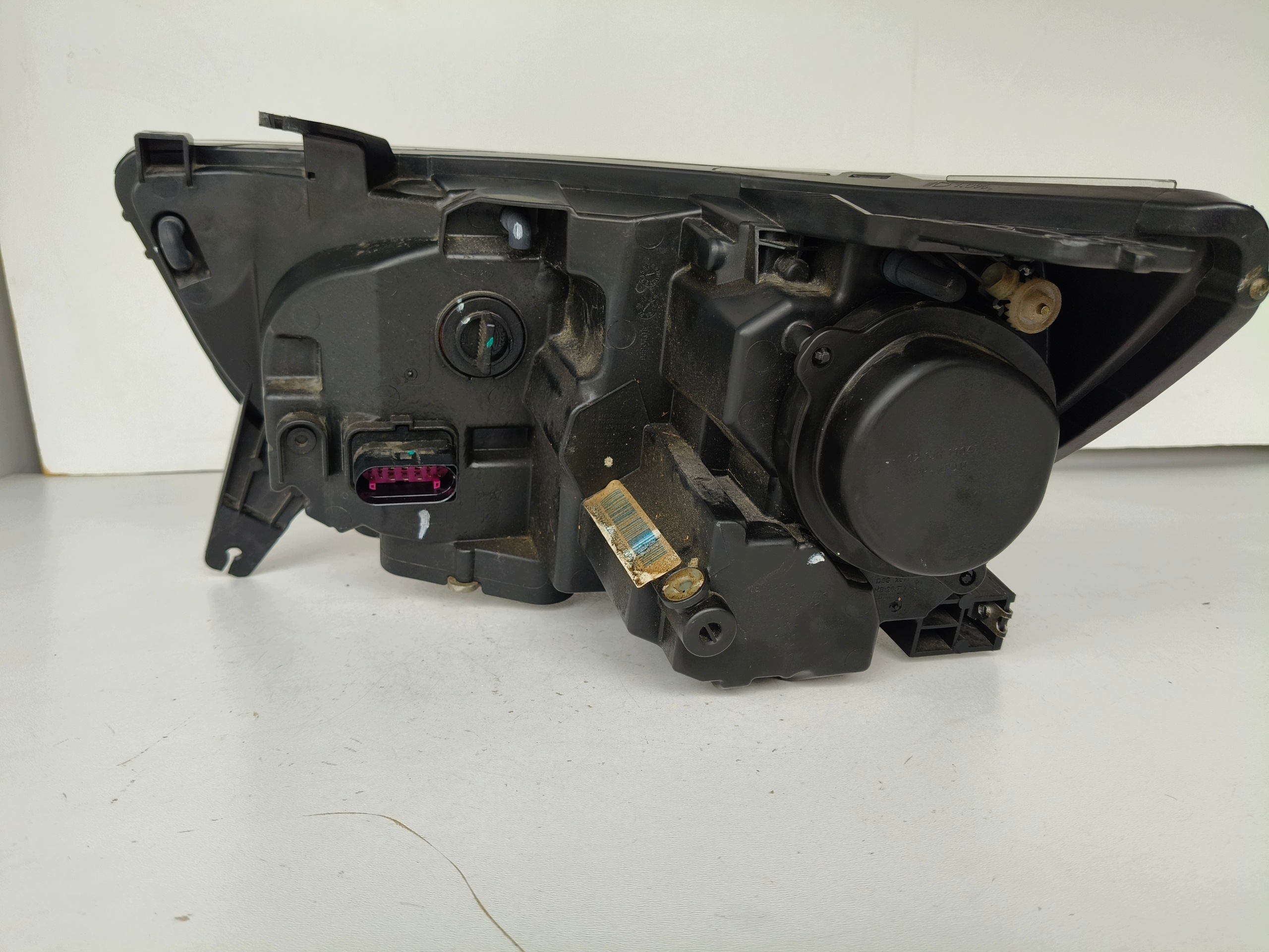 far desna REFLEKTOR JAC 8 PRO XENON LED