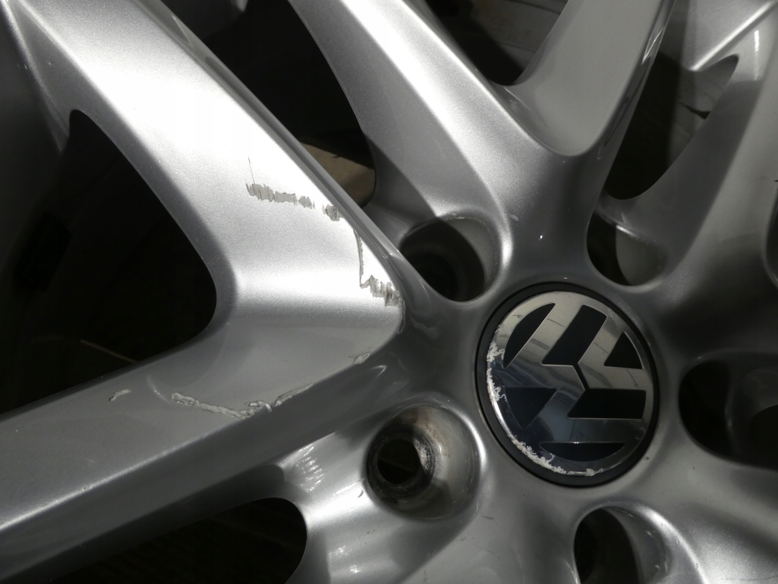 4X CERCHI DI ALLUMINIO CERCHI RUOTE 5N0601025 VW 5X112