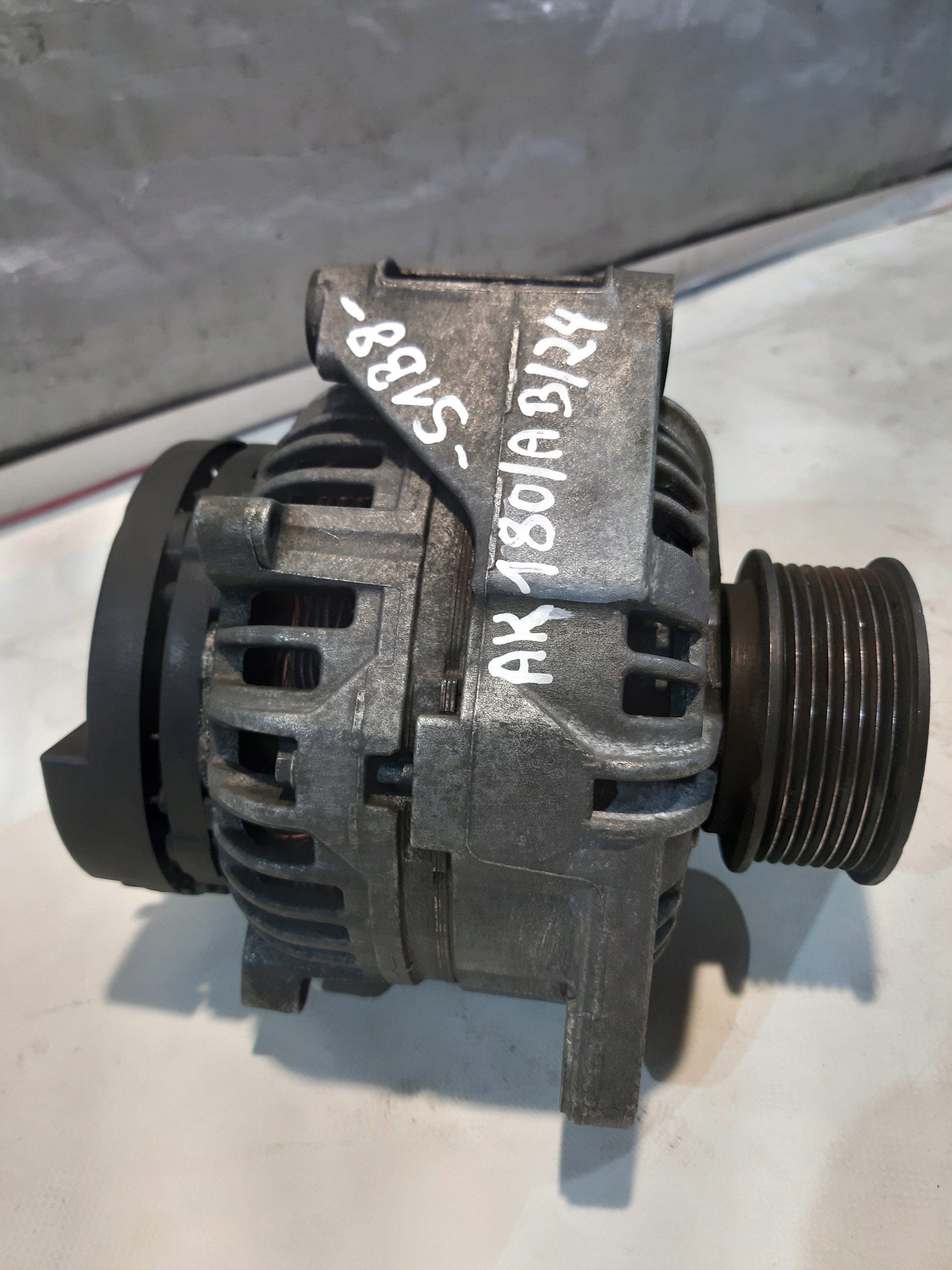 Alternator Bosch 0 124 655 039 28V 40-100A