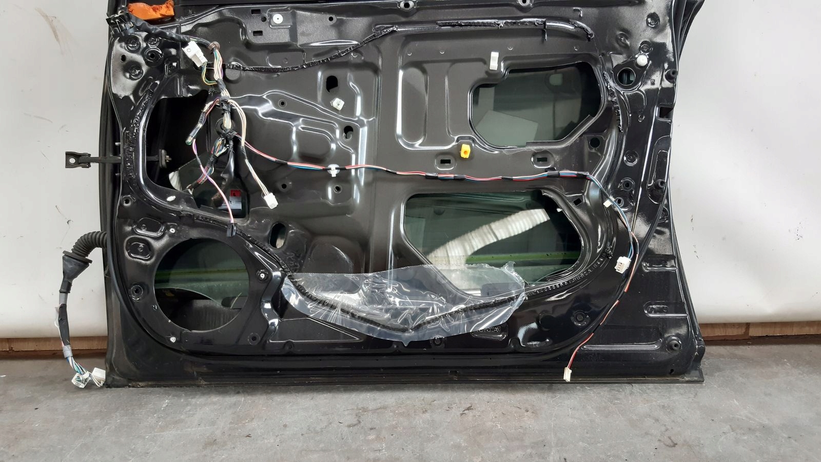 door front front right Toyota Avensis T25