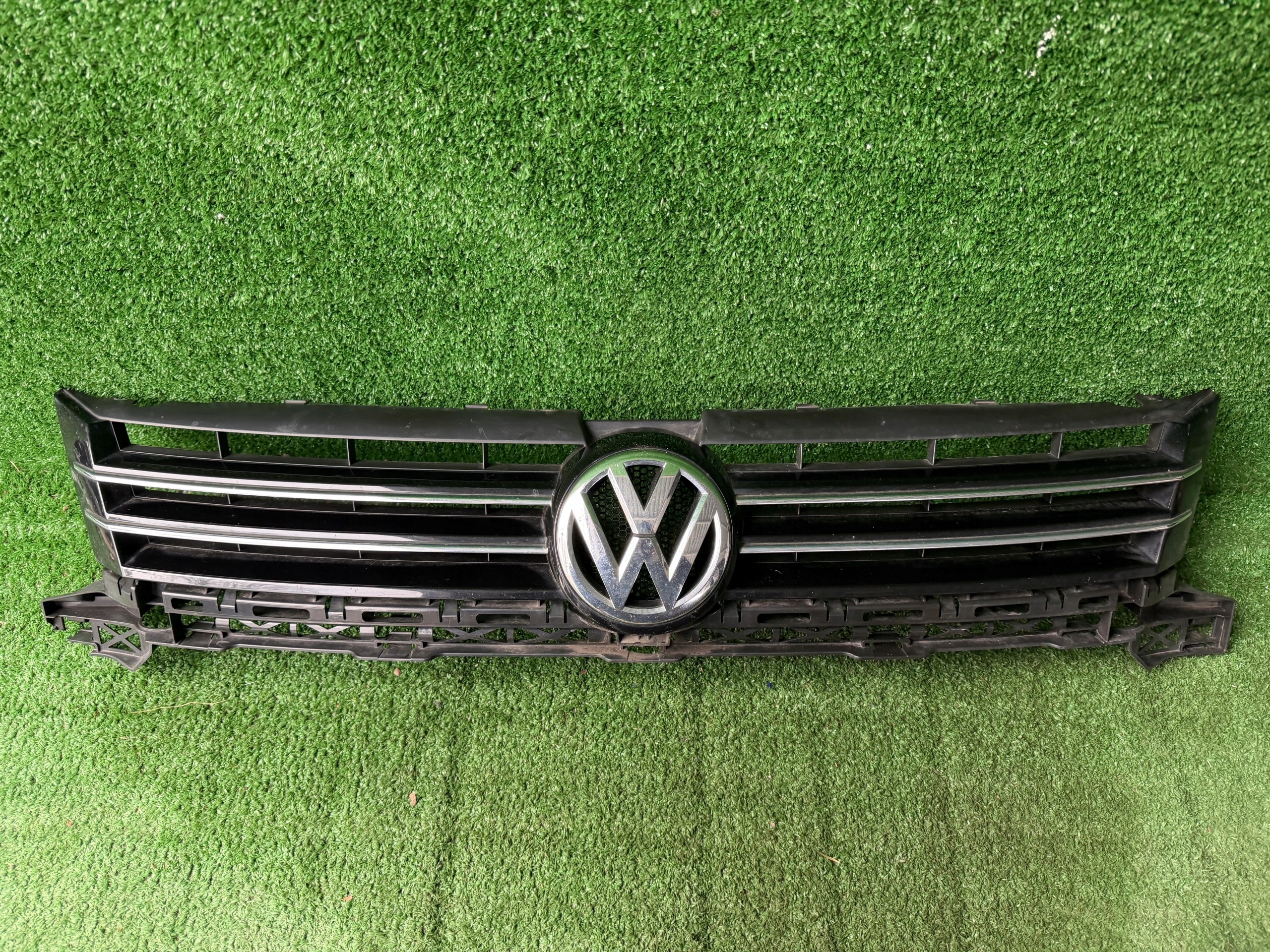 VW CADDY maska 2K5853651