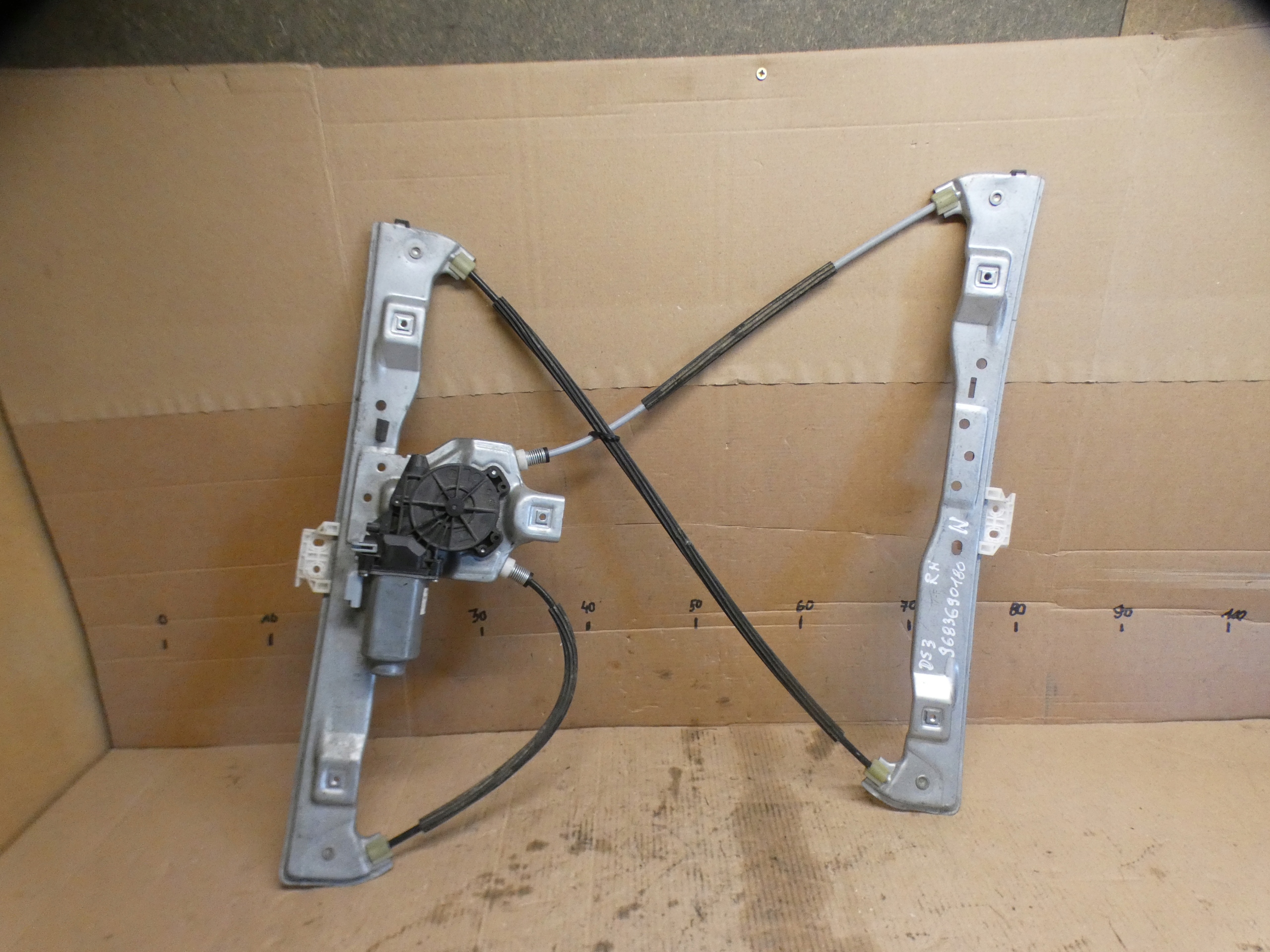 window regulator right front CITROEN DS3 3-door 9683690180 2 PIN EU