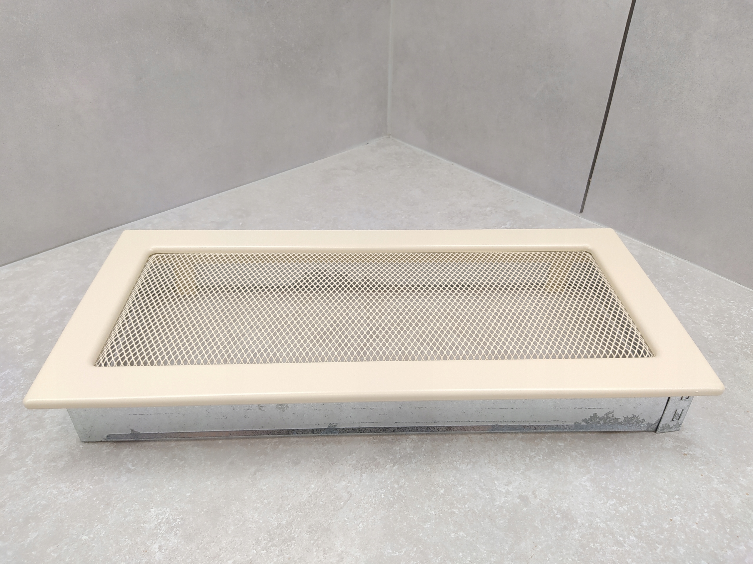 KRATKA KOMINKOWA WENTYLACYJNA 17x37 KREMOWA BEŻ Materiał wykonania stal nierdzewna