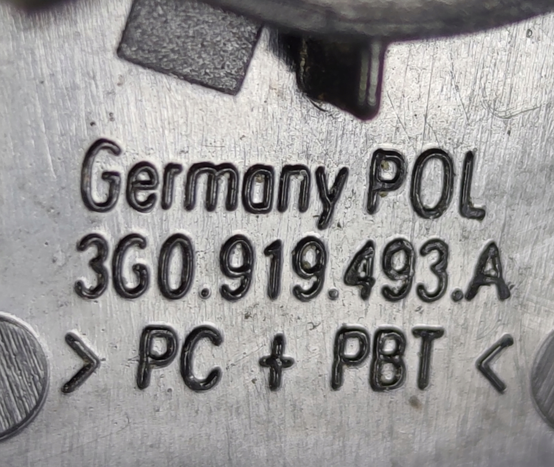 VW PASSAT B8 LIFT 3X KOSZYK PDC HALTER VORNE
