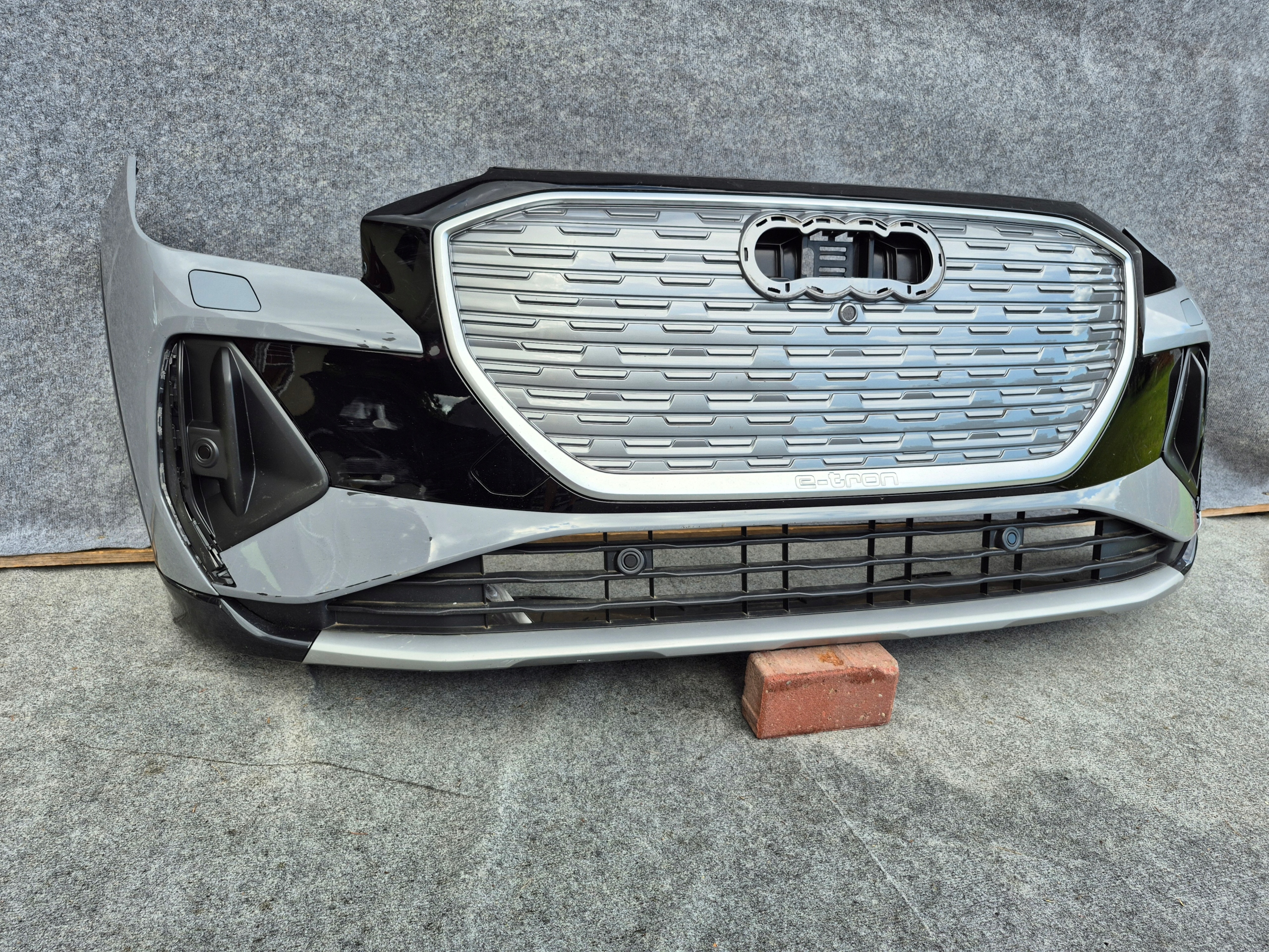 AUDI Q4 E-TRON S-LINE 89A ZDERZAK PRZÓD Typ samochodu 4x4/SUV Samochody osobowe