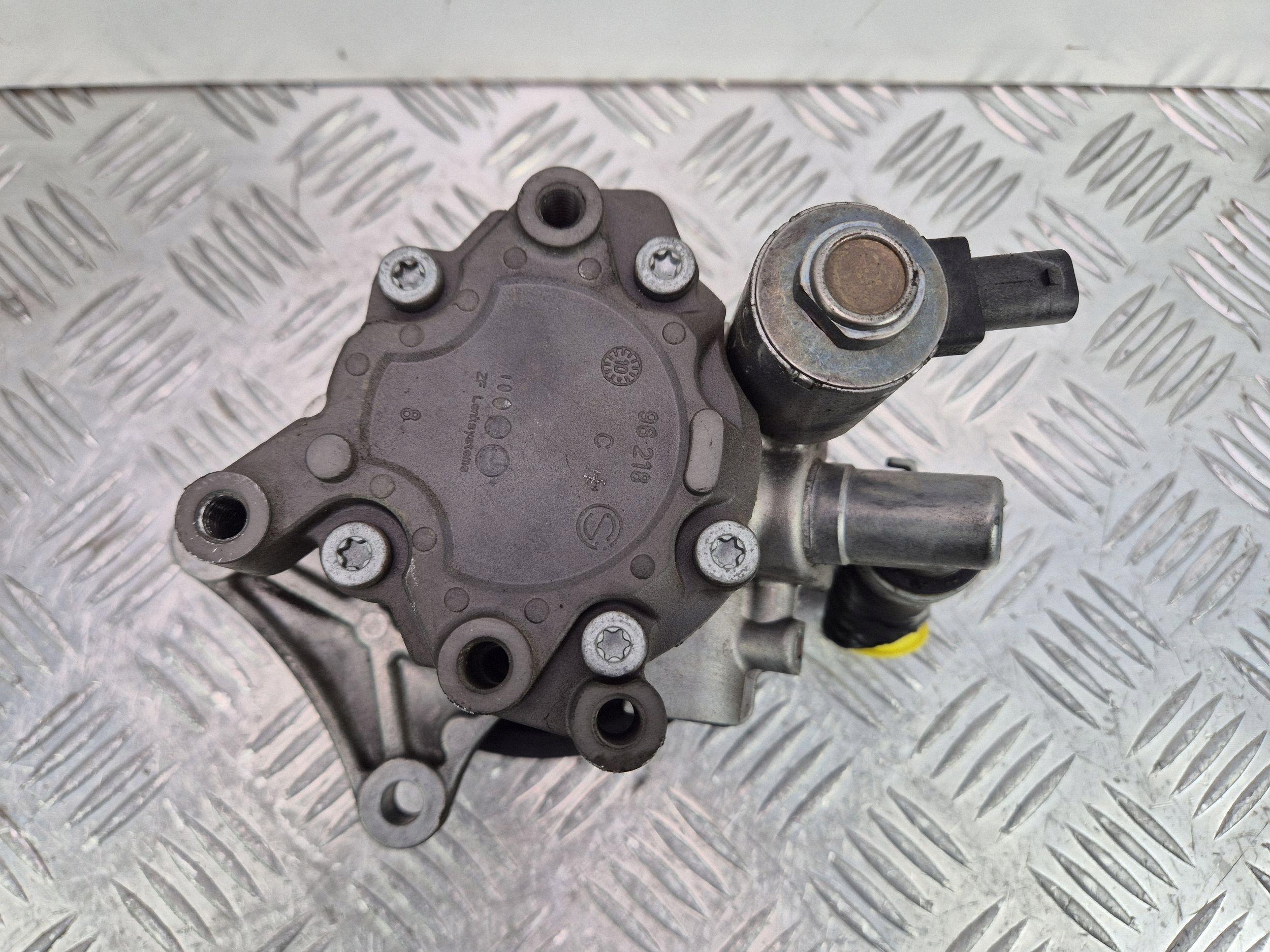 Mercedes M271 E250 CGI W212 pompe direction assistée A0064667501