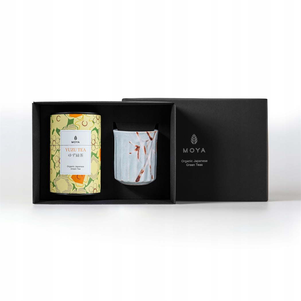 Levně Dárková sada – organický zelený čaj Moya Yuzu Tea a hrnek Take