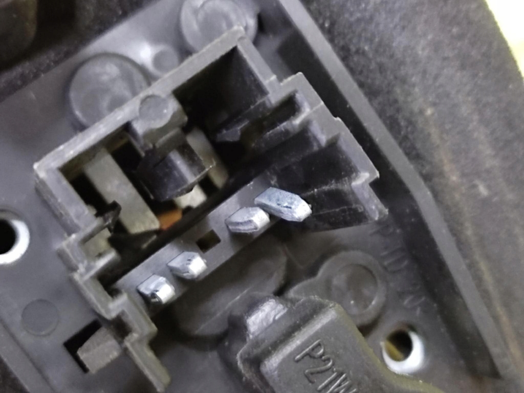 RENAULT LAGUNA II LIFT light right rear part to the bonnet