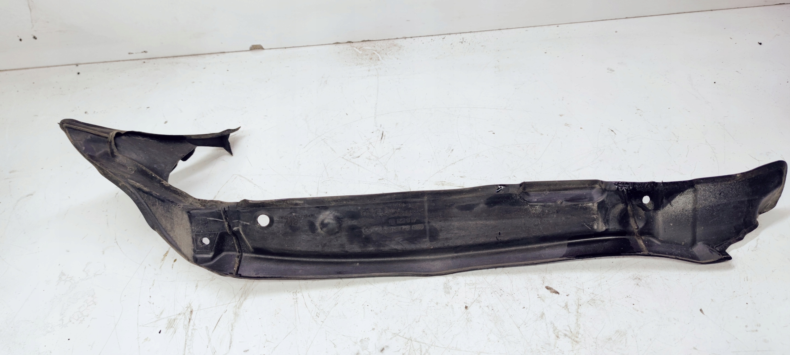 hangszigetelő sárvédöt bal AUDI Q7 4L0821111