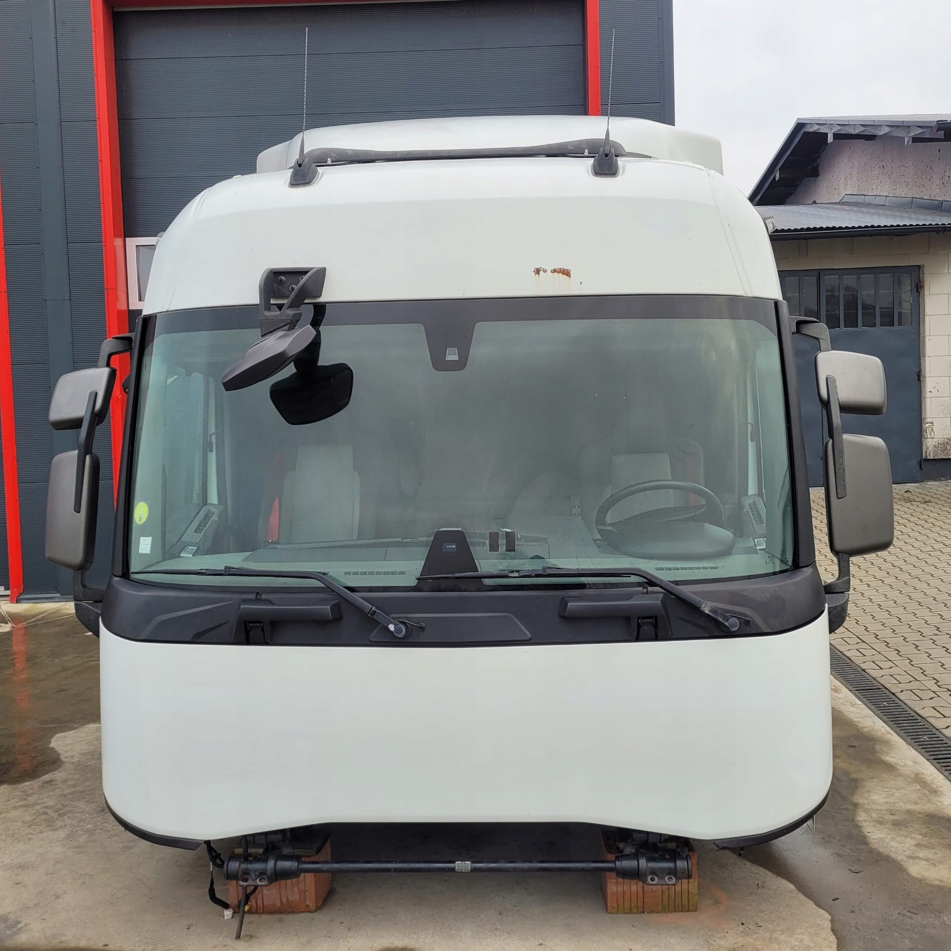 KOMPLETNA KABINA RENAULT GAMA T RANGE C MASKA + SPOJLERY + WYWROT KABINY Producent części Renault OE