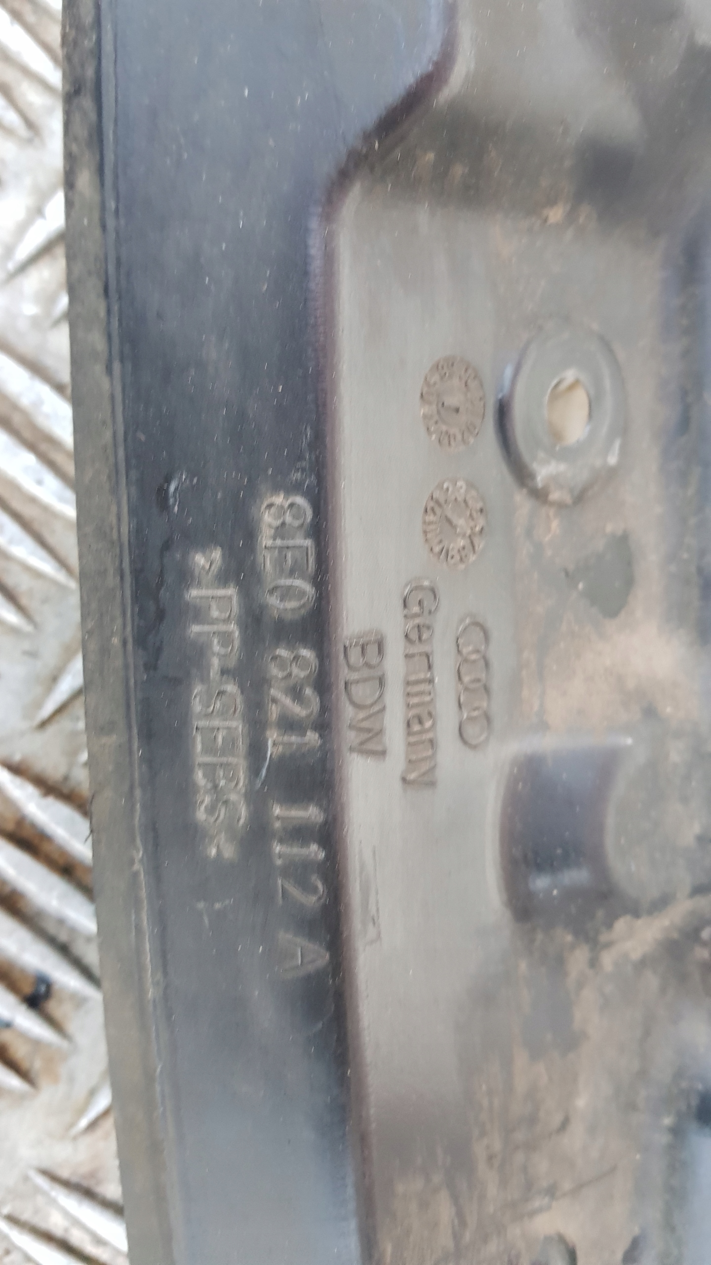 AUDI A4 B6 Schalldämmung des Kotflügels links oder rechts