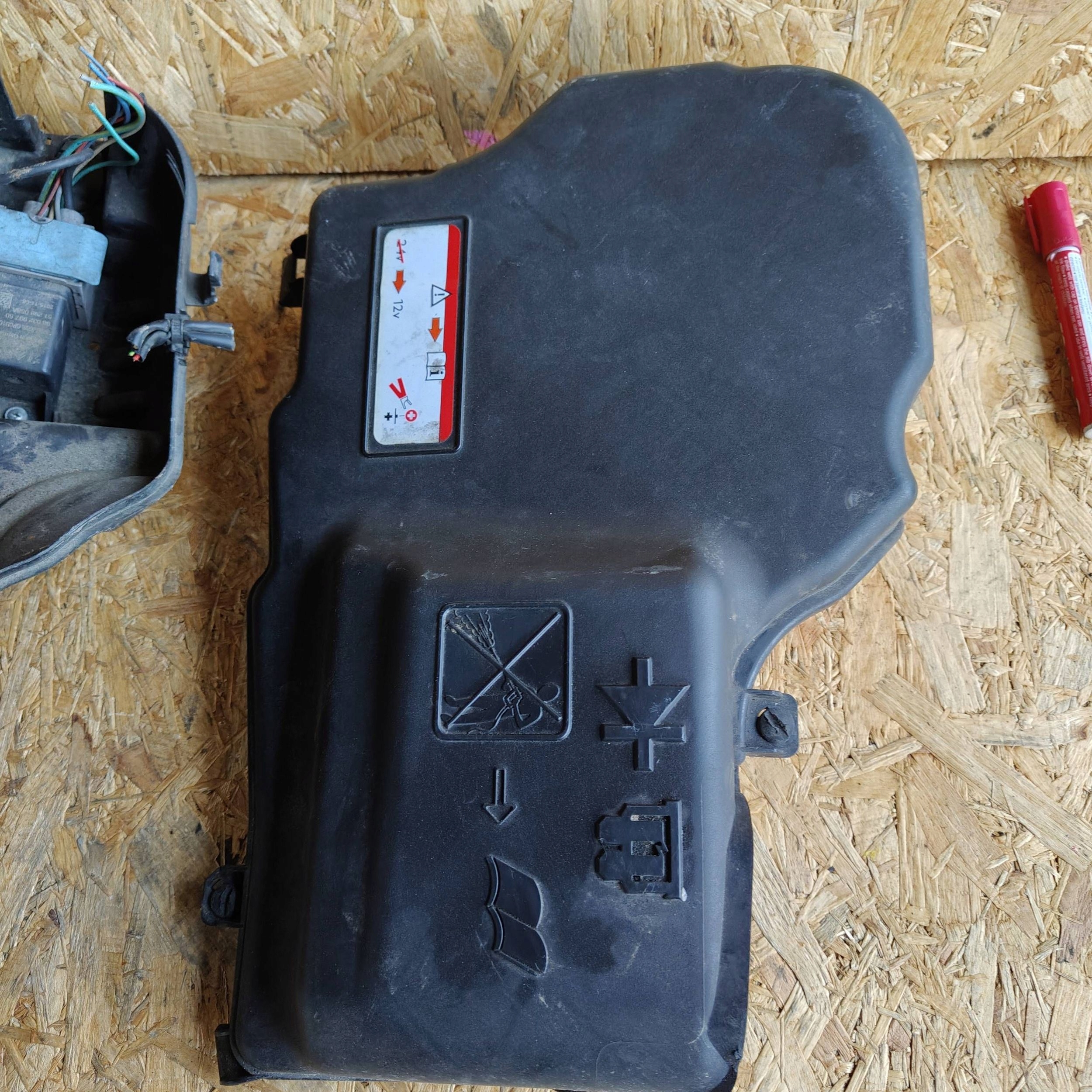 Abdeckung der Sicherungen Peugeot 508 9687677280