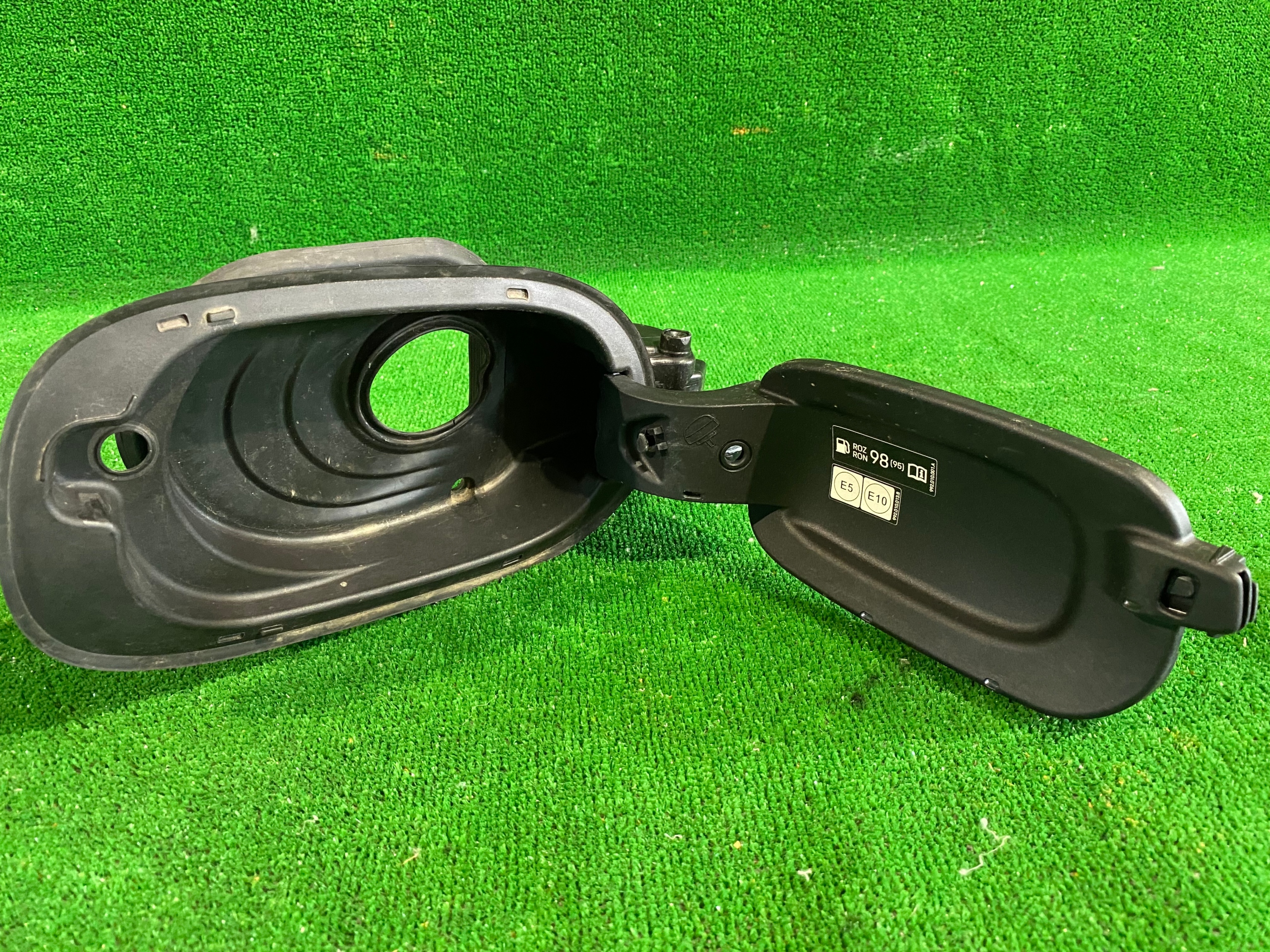 Volet trappe carburant Carburant PORSCHE PANAMERA 974