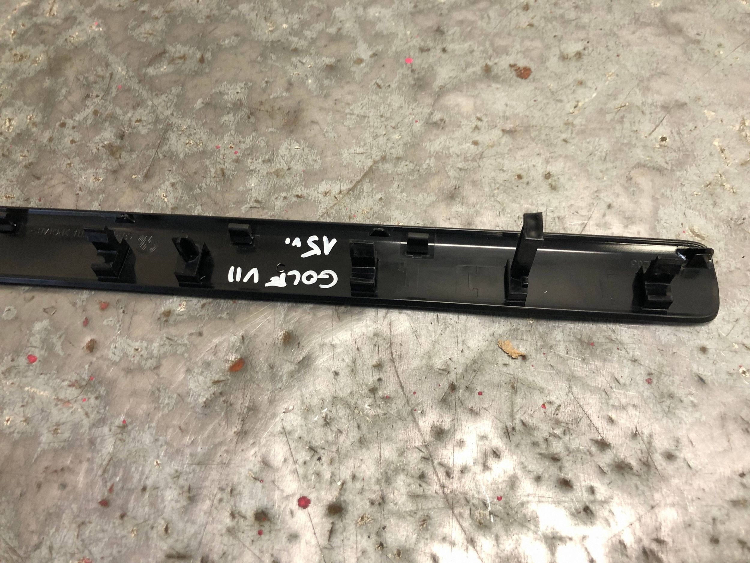 Moulage DEKOR Console VW GOLF VII 5G1858418B