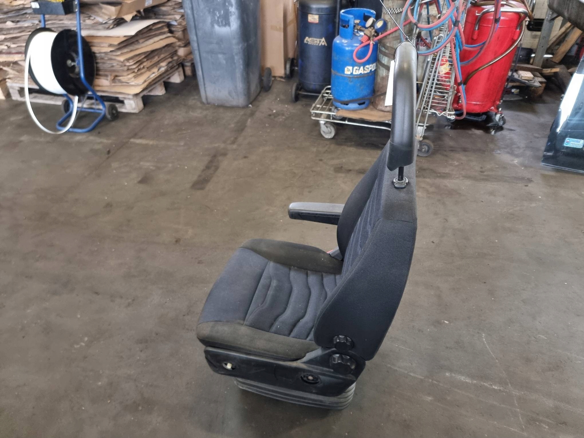 seat front driver´s PNEUMATYCZNY IVECO DAILY 35S18