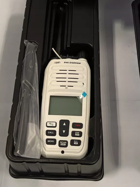 Przenośna morska stacja radiowa VHF Icom IC-M33 + Stacja Ładowania