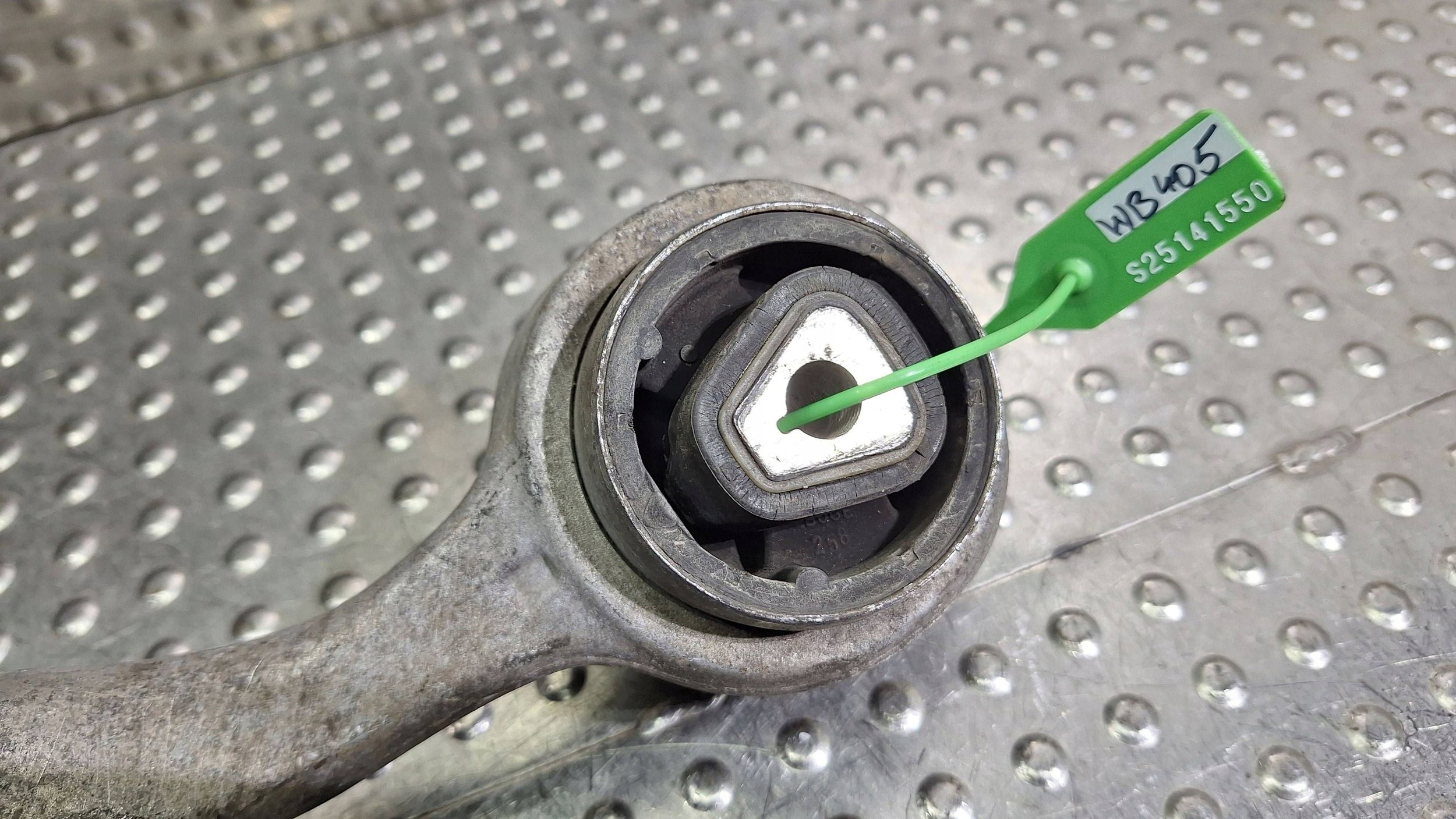 rameno pravý předek 6763708 BMW E81 E82 E87 E88 E89 E90 E91 E92 E93 X1 E84
