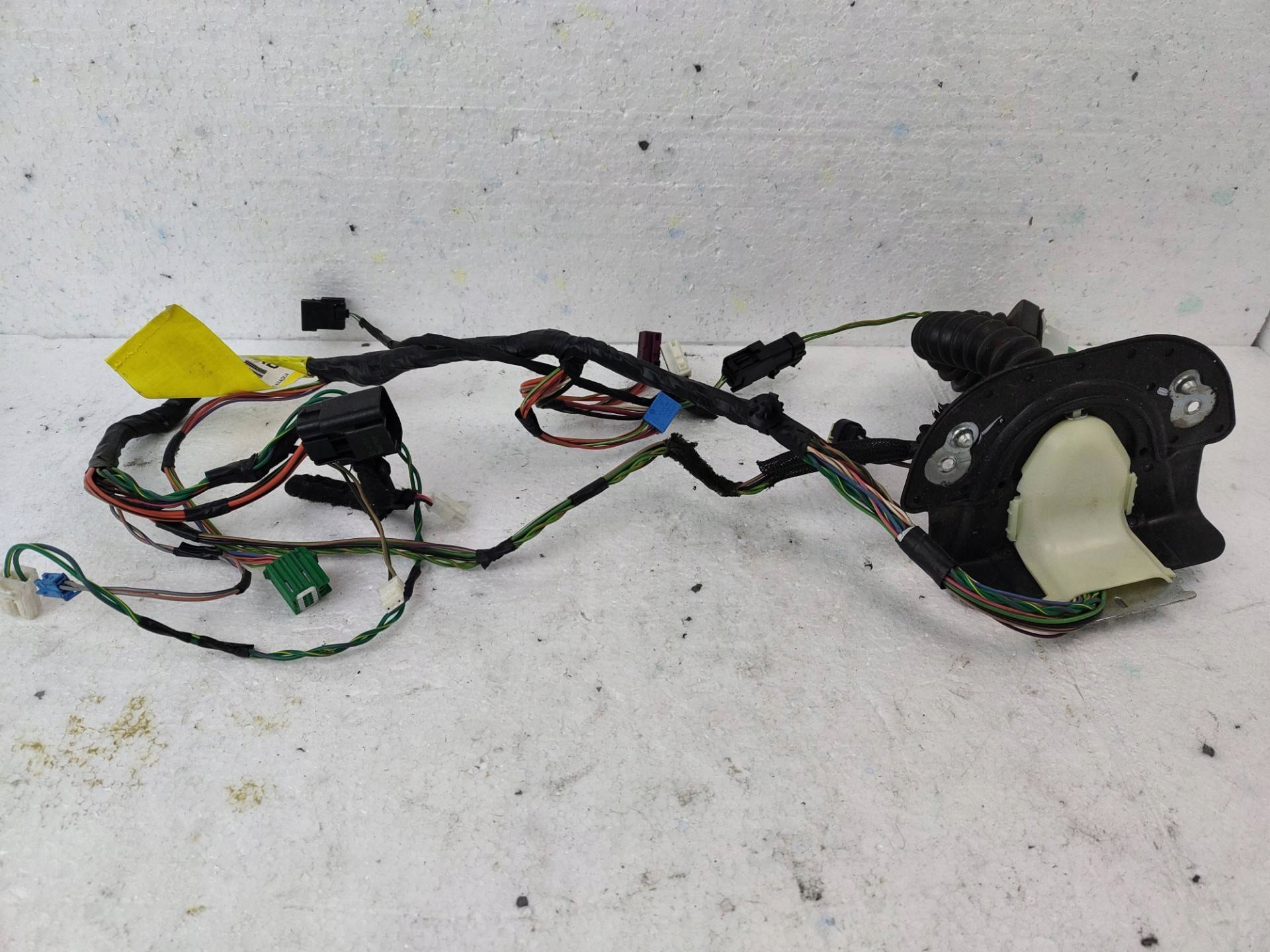 bundle wiring door front right side Chrysler Town and Country
