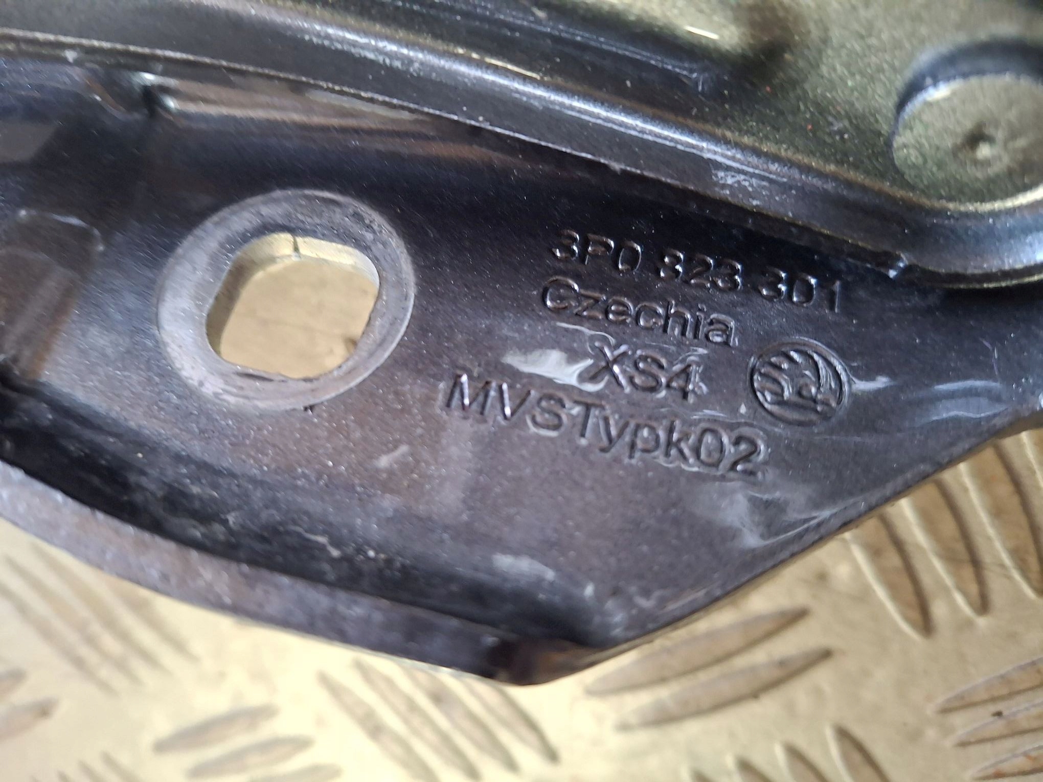 Scharnier Scharniere der Motorhaube rechts oder links SKODA SUPEB IV 2023R->