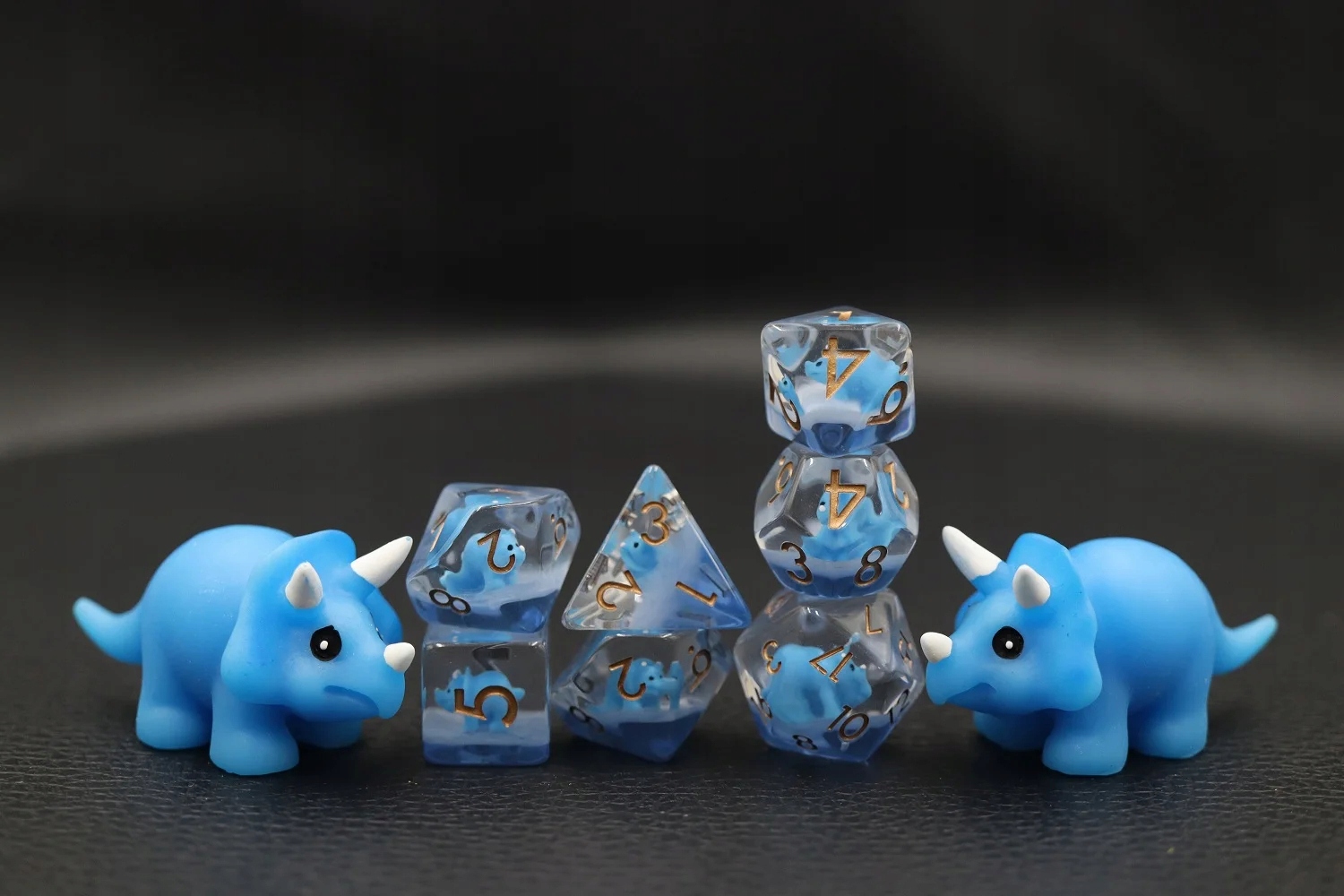 TRÓJROGA OPOWIEŚĆ TRICERATOPSA ZESTAW 7 EPOKSYDOWYCH KOSTEK KOŚCI RPG EAN (GTIN) 5905529810107