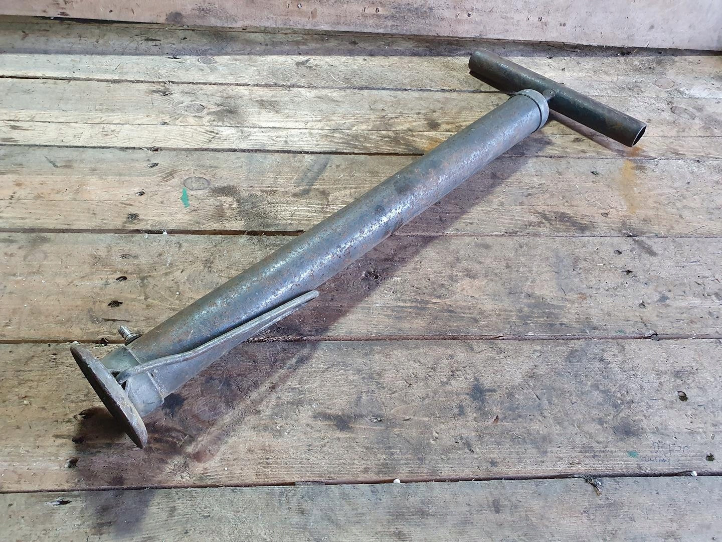 POMPKA SAMOCHODOWA RĘCZNA ORYGINAŁ PRL FIAT SKODA