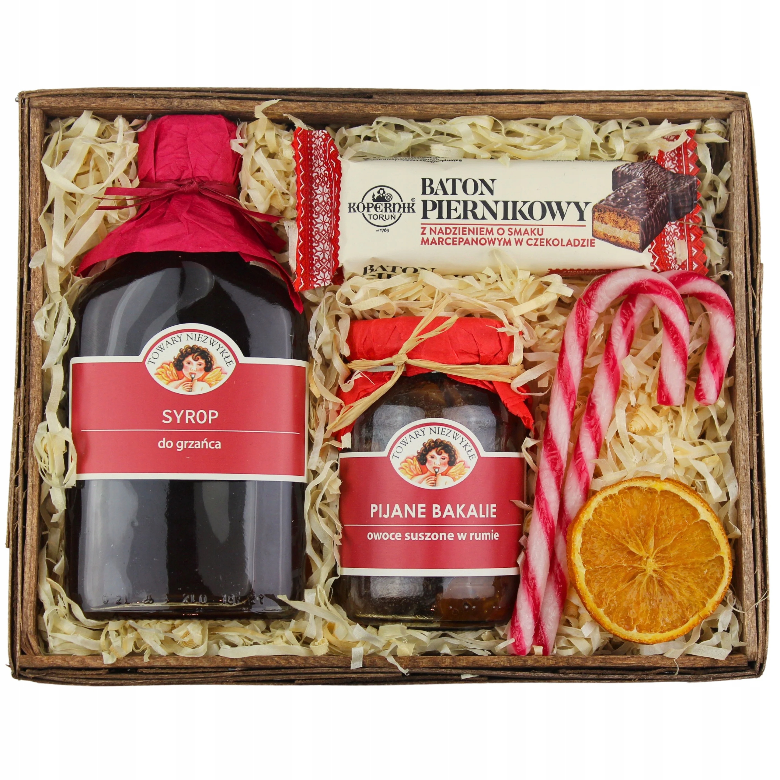 Levně Dárkový koš na Vánoce – sirup do svařáku, marcipánová tyčinka, bakalie