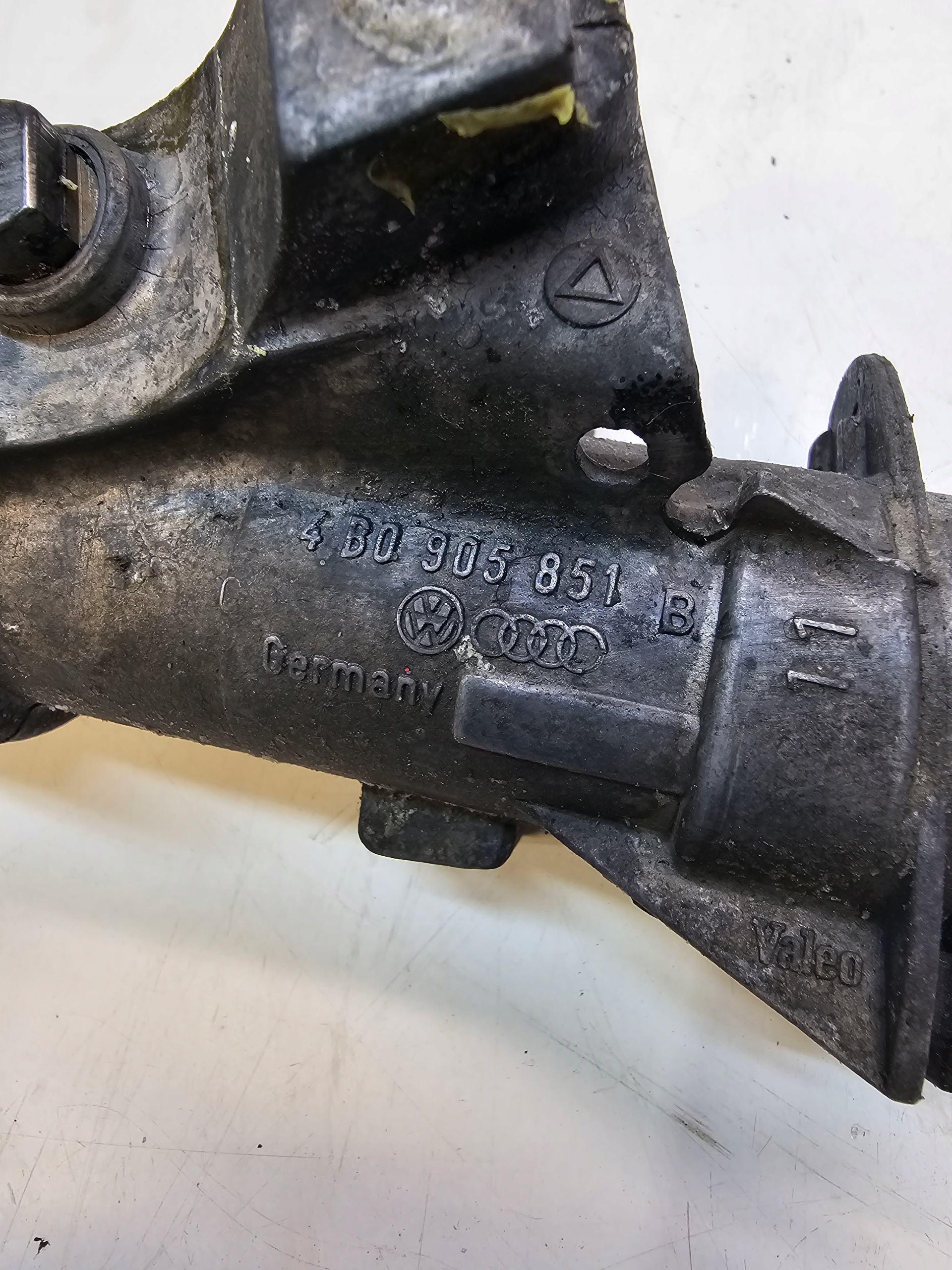 ignition Z KLUCZYKIEM AUDI A4 B5 VW 4B0905851B