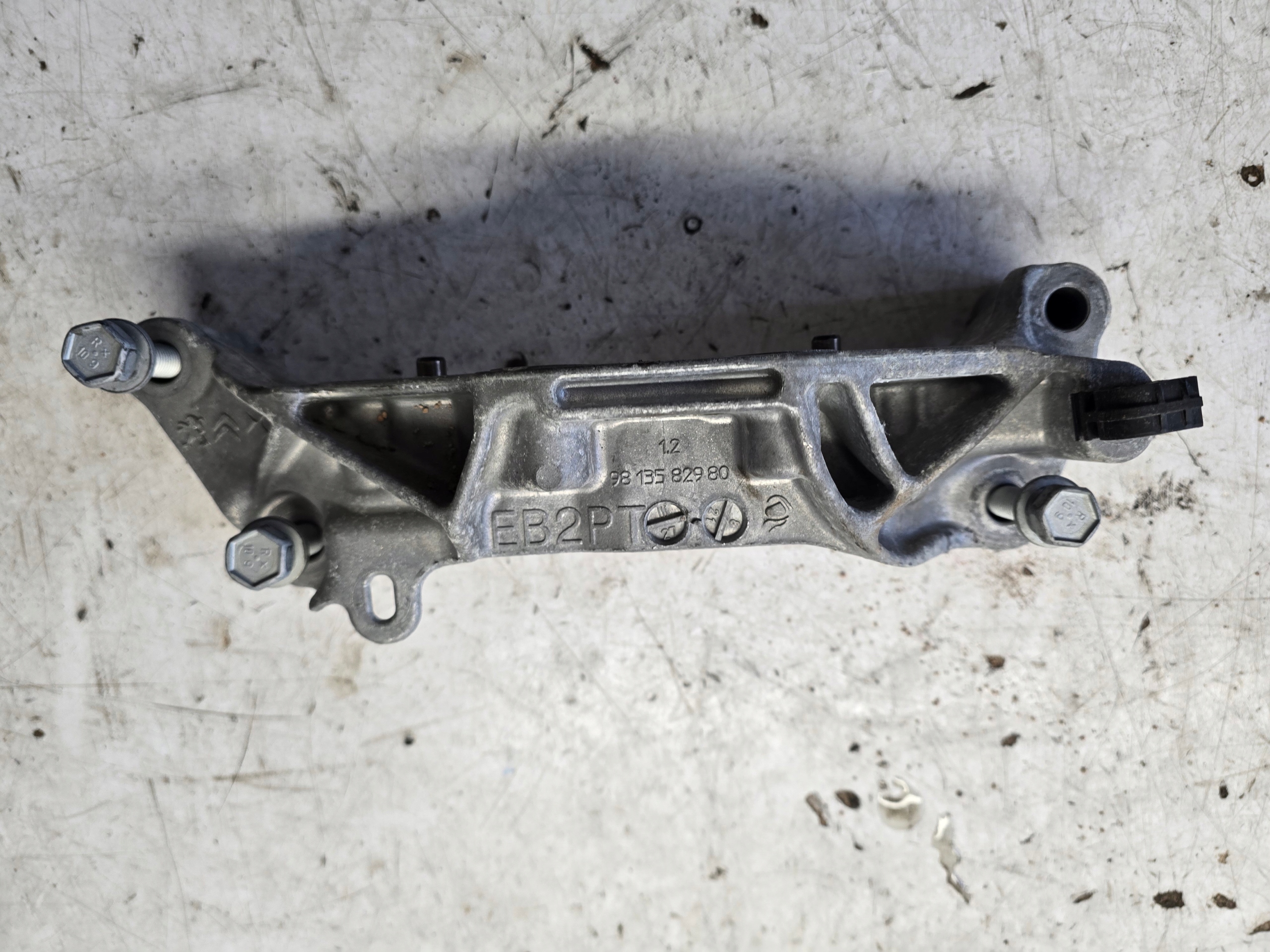 OPEL CORSA F Support Support plaque Moteur 1.2 9813582980