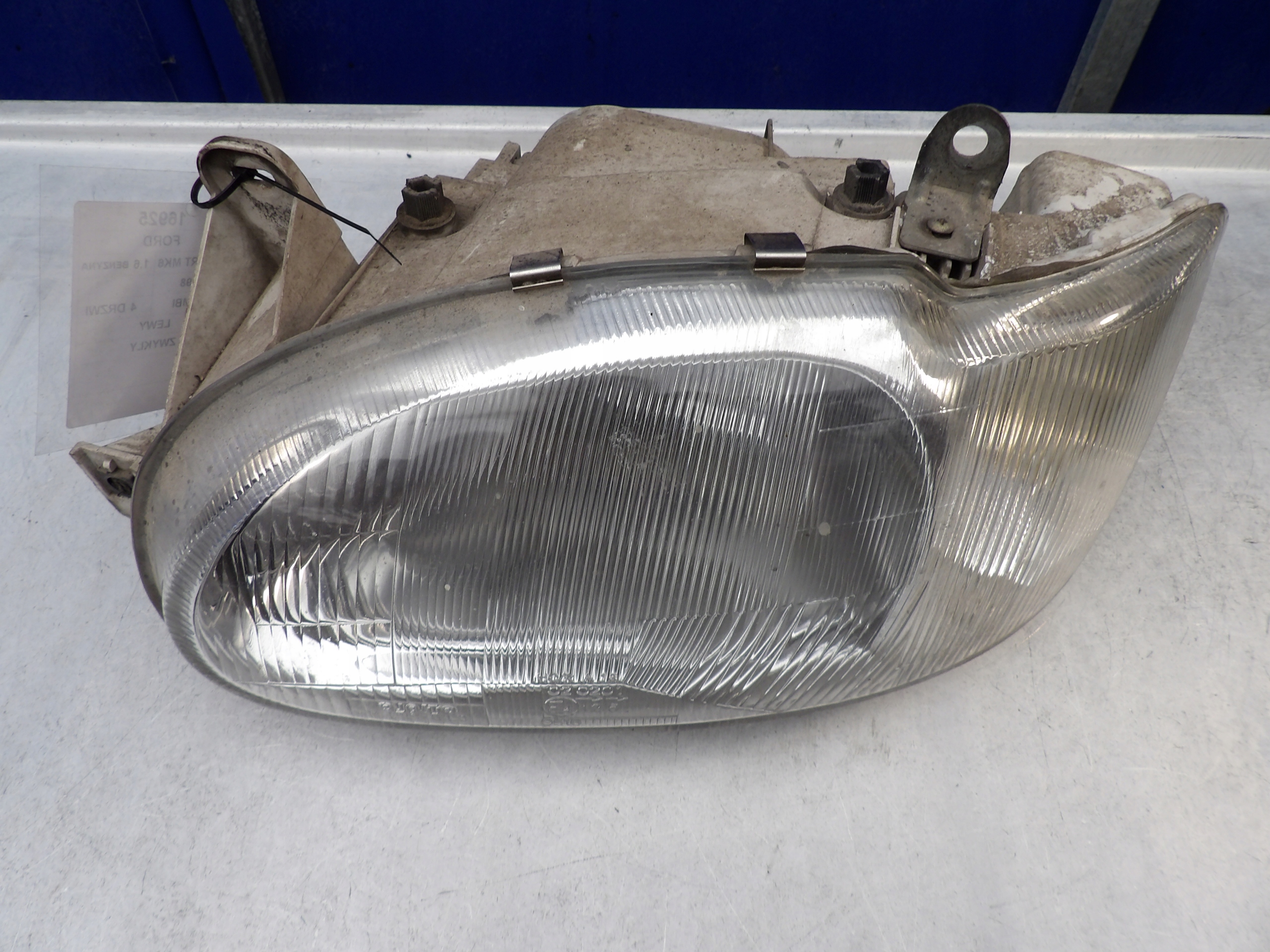 Ford Escort MK6 light front left
