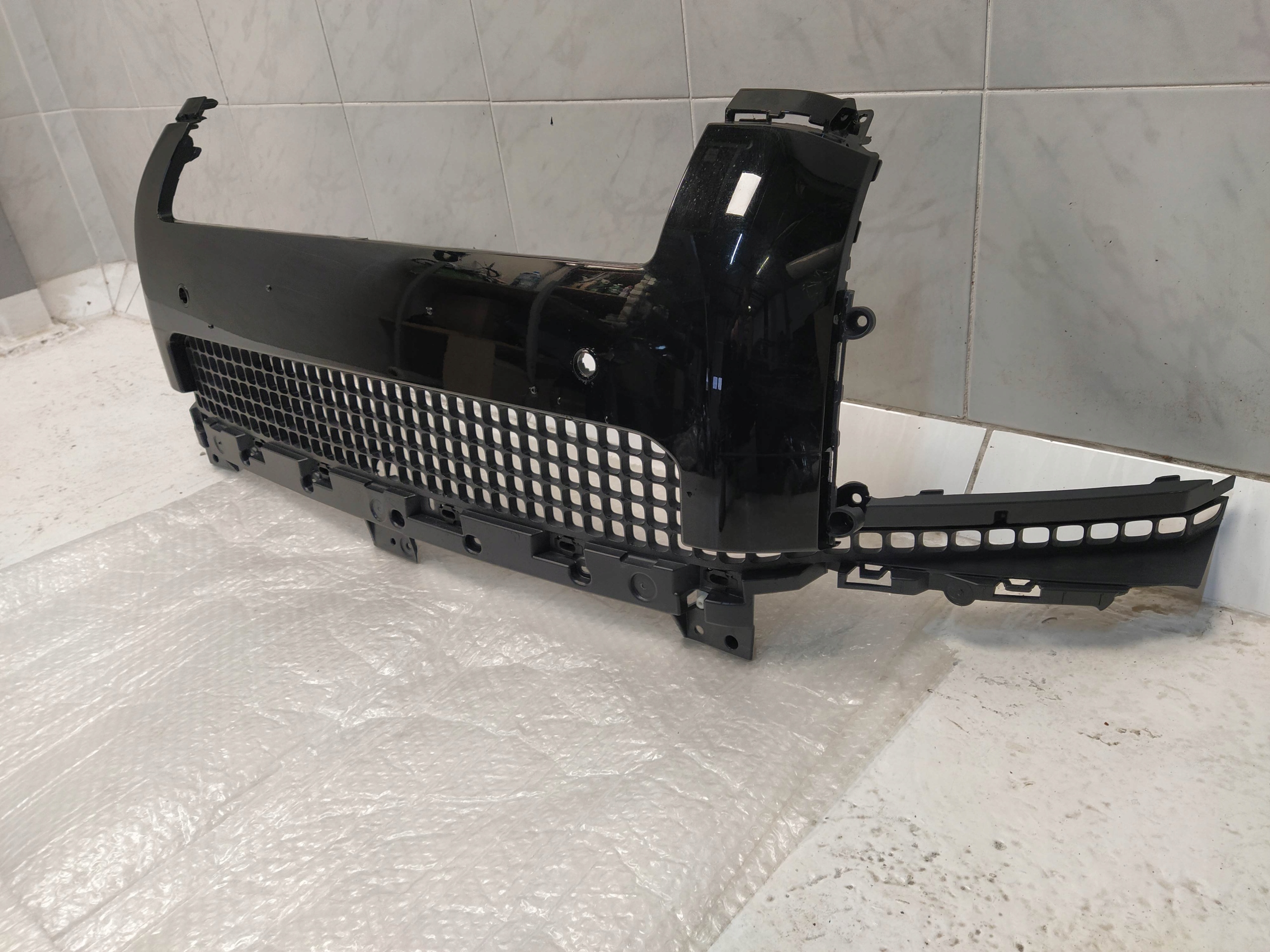 LAND ROVER DEFENDER L663 grill grille radiator