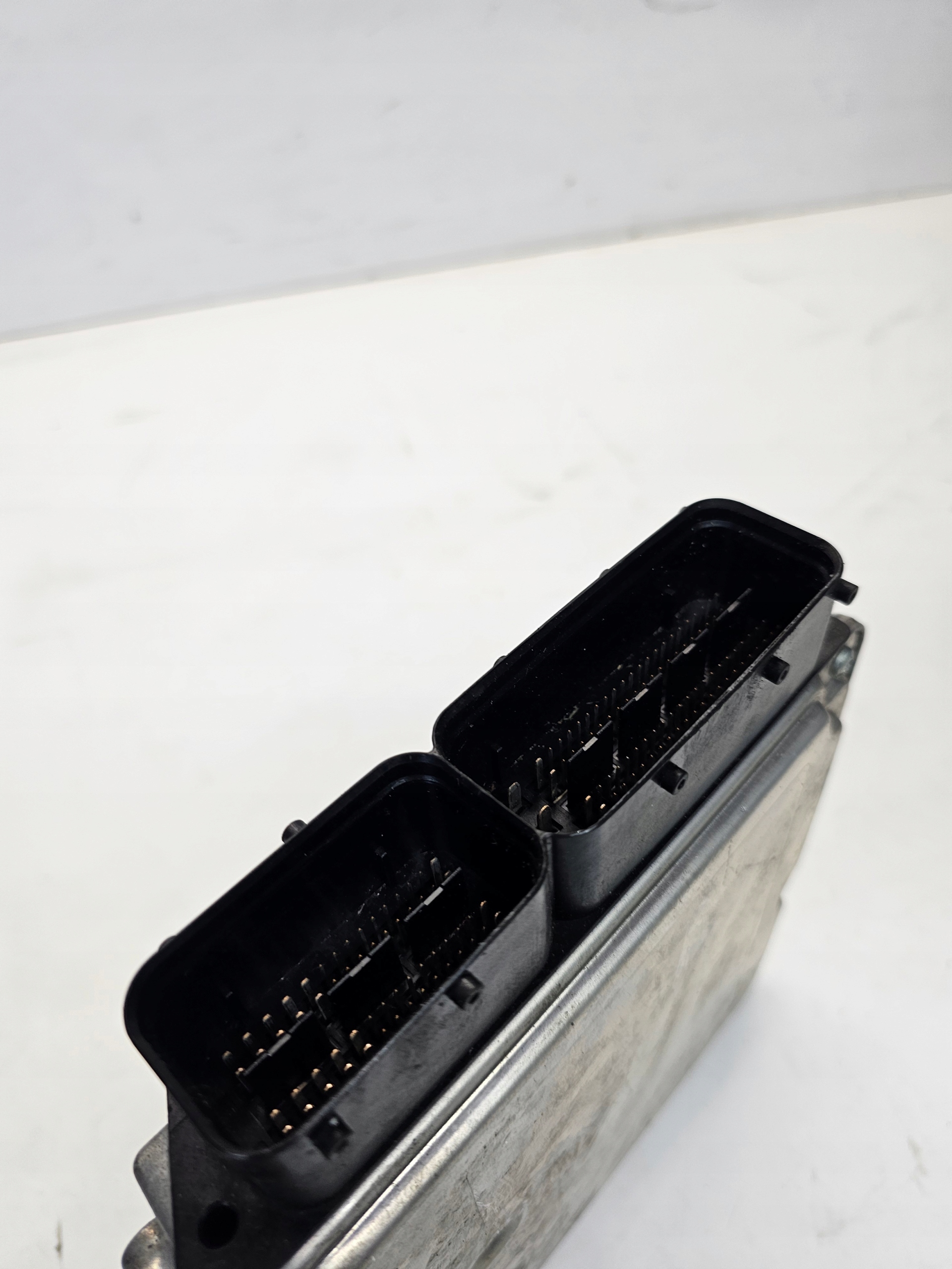 control unit computer of the engine AUDI A4 B7 2.0 TDI 03G906016JE