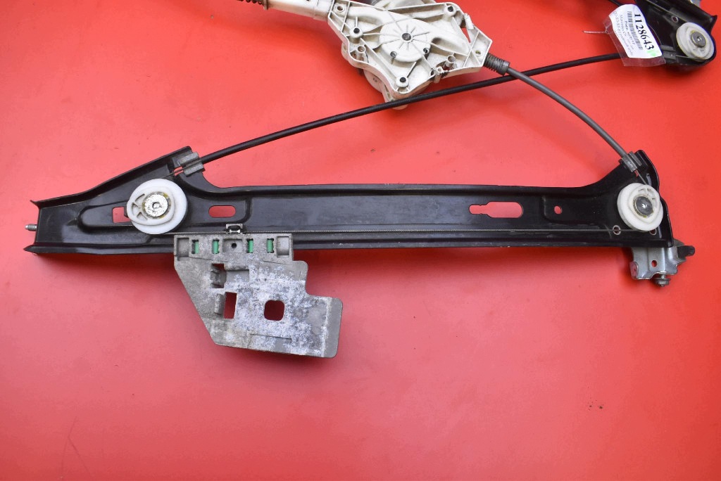 window regulator right rear part A2198200642 MERCEDES CLS C219 04-10