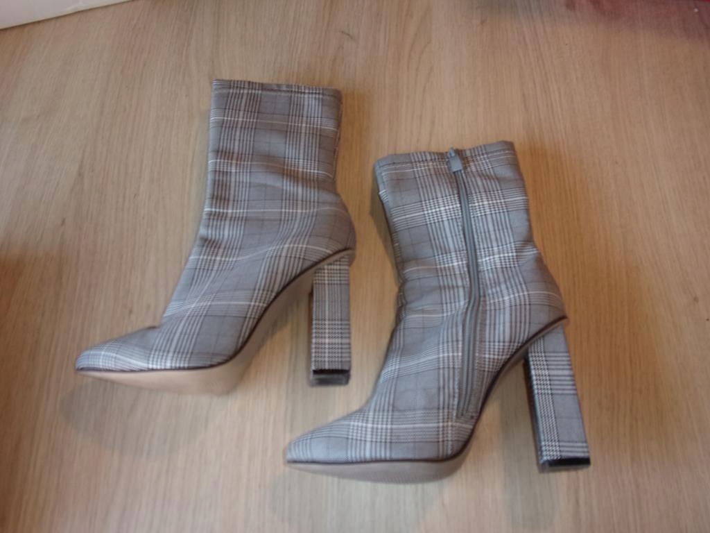 (2330) Raz ubrane botki kolorowe 38 / 24,5 cm Marka Vices