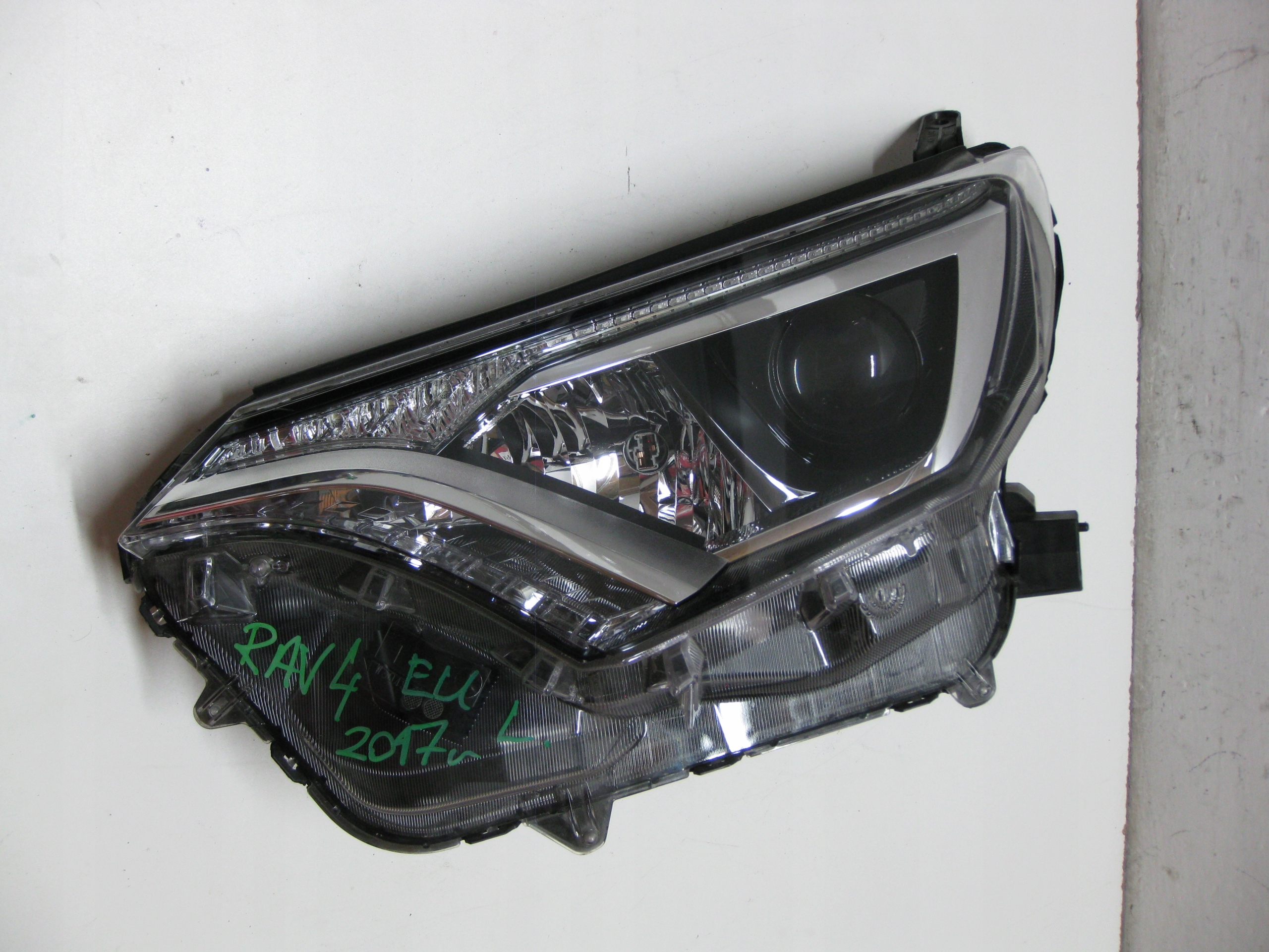 TOYOTA RAV 4 17R light left front EU