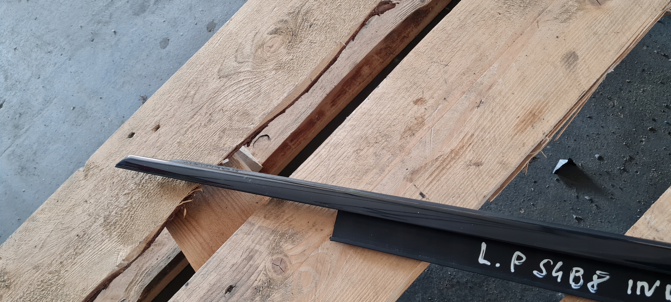S4 B8 LIFT A4 moulding dust left left front BLACK PIANO 8K0853284M